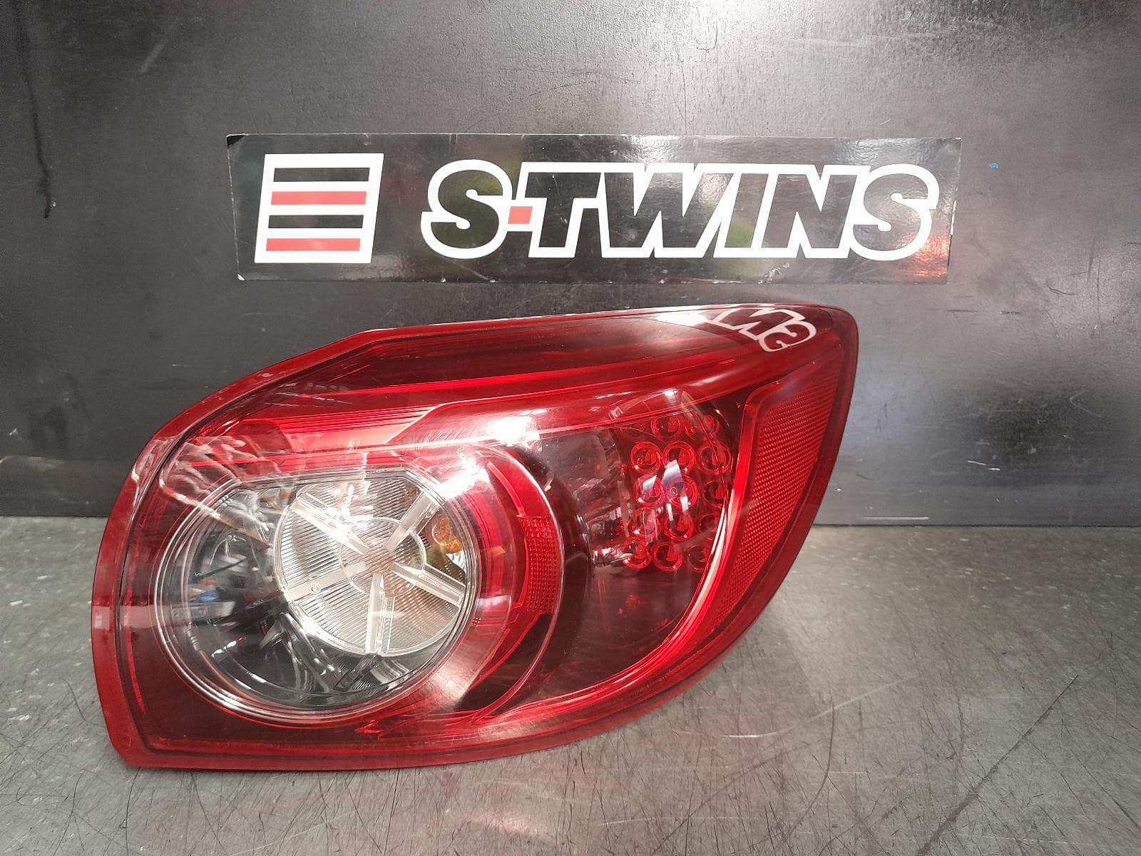 Used auto part listing image: 2014 MAZDA 3 RIGHT TAILLIGHT BM-BN, HATCH, LED TYPE, 11/13-02/19 0000366581