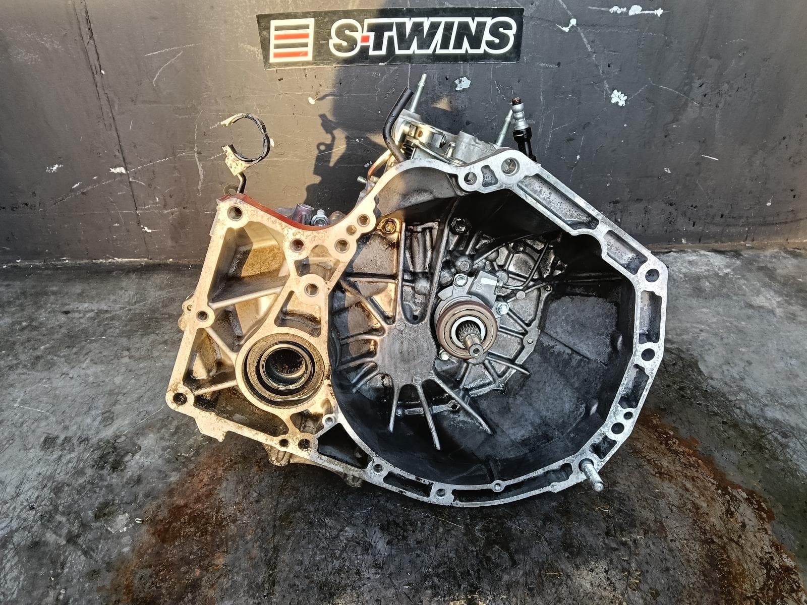 Used auto part listing image: 2014 SUZUKI S-CROSS TRANS GEARBOX JY, MANUAL, 2WD, PETROL, 1.6, M16A, 09/13-10/16 0000379259