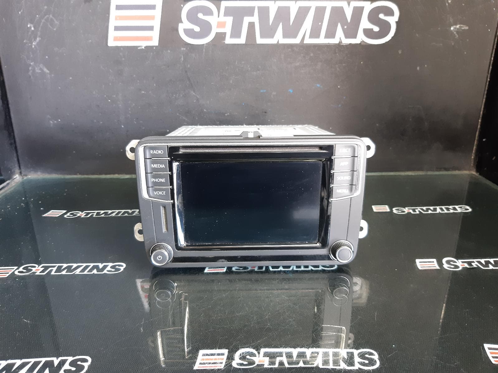 Used auto part listing image: 2018 VOLKSWAGEN TRANSPORTER HEAD UNIT, W/ DISPLAY COMPOSITION MEDIA, 6.33IN TOUCHSCREEN, NON SAT NAV TYPE, T6, 07/15-07/20 0000365676