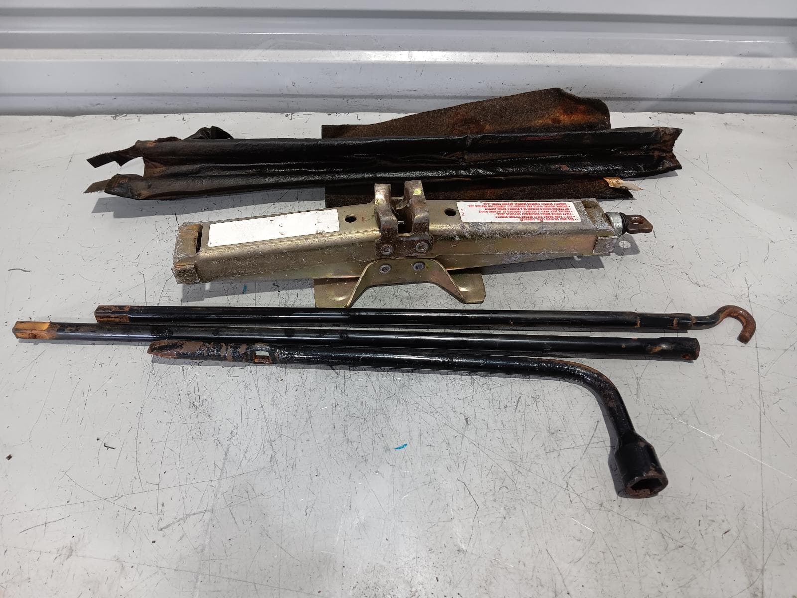Used auto part listing image: 2015 JEEP WRANGLER JACK TOOL KIT JK, 12/06-07/18 0000349378
