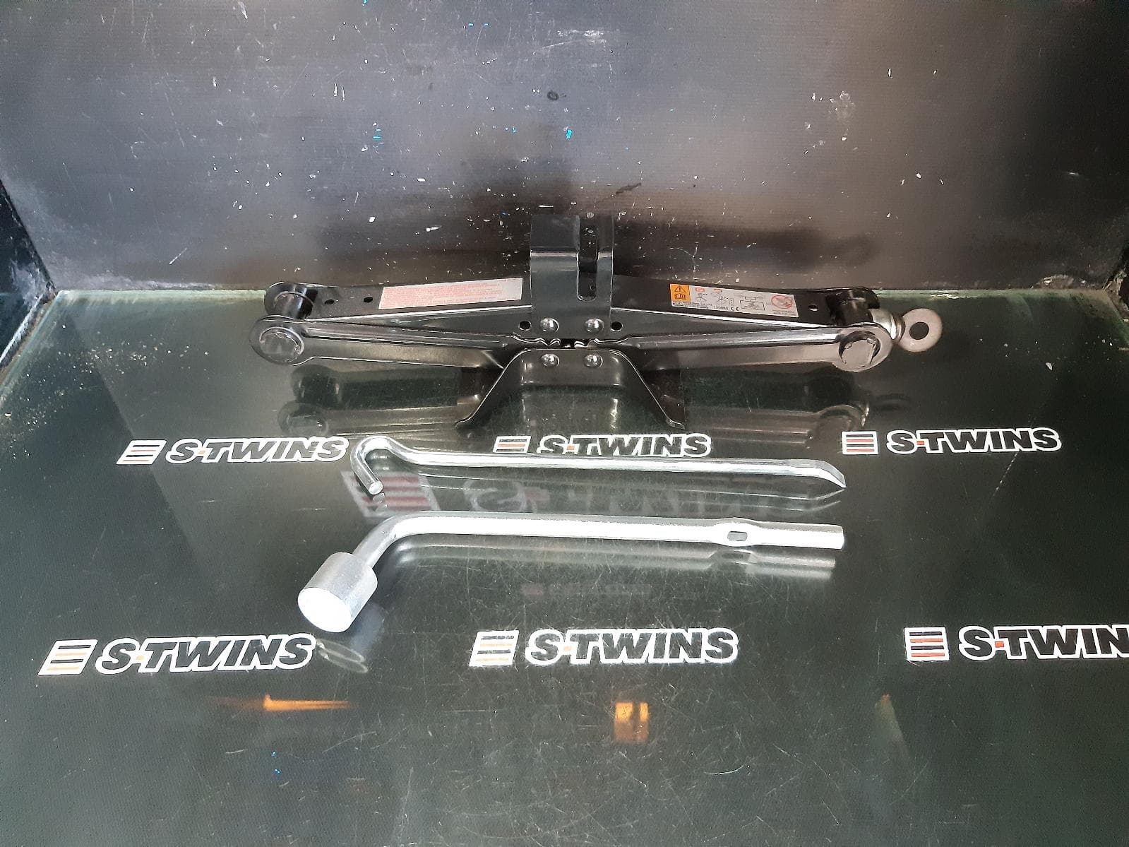 Used auto part listing image: 2020 MAZDA CX5 JACK TOOL KIT KF, 02/17- 0000291613