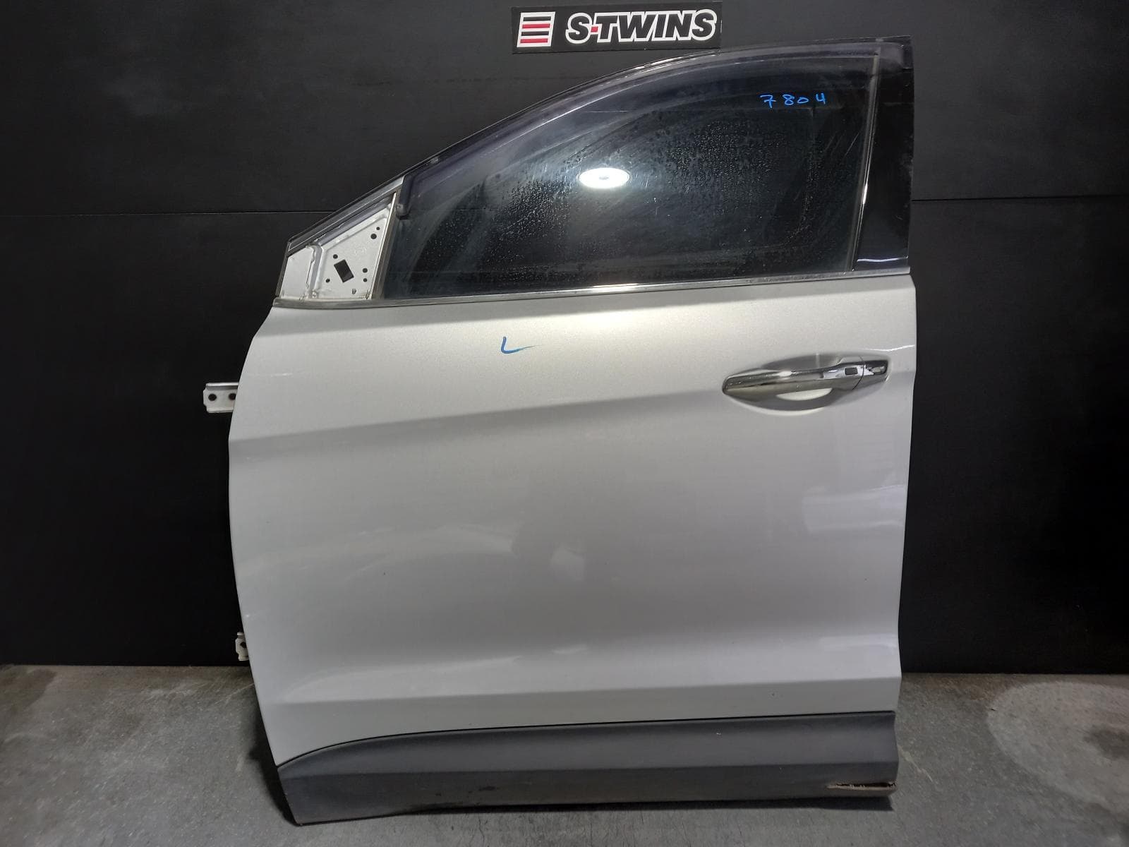 Used auto part listing image: 2014 HYUNDAI SANTA FE LEFT FRONT DOOR DM, 06/12-02/18 0000311443