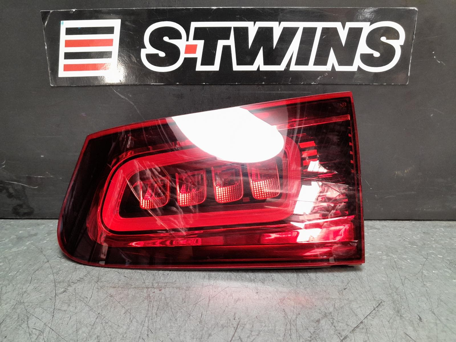 Used auto part listing image: 2022 MERCEDES GLC CLASS REAR GARNISH TAILGATE LAMP (RH SIDE), SUV TYPE, X253, 08/19-03/23 0000379417