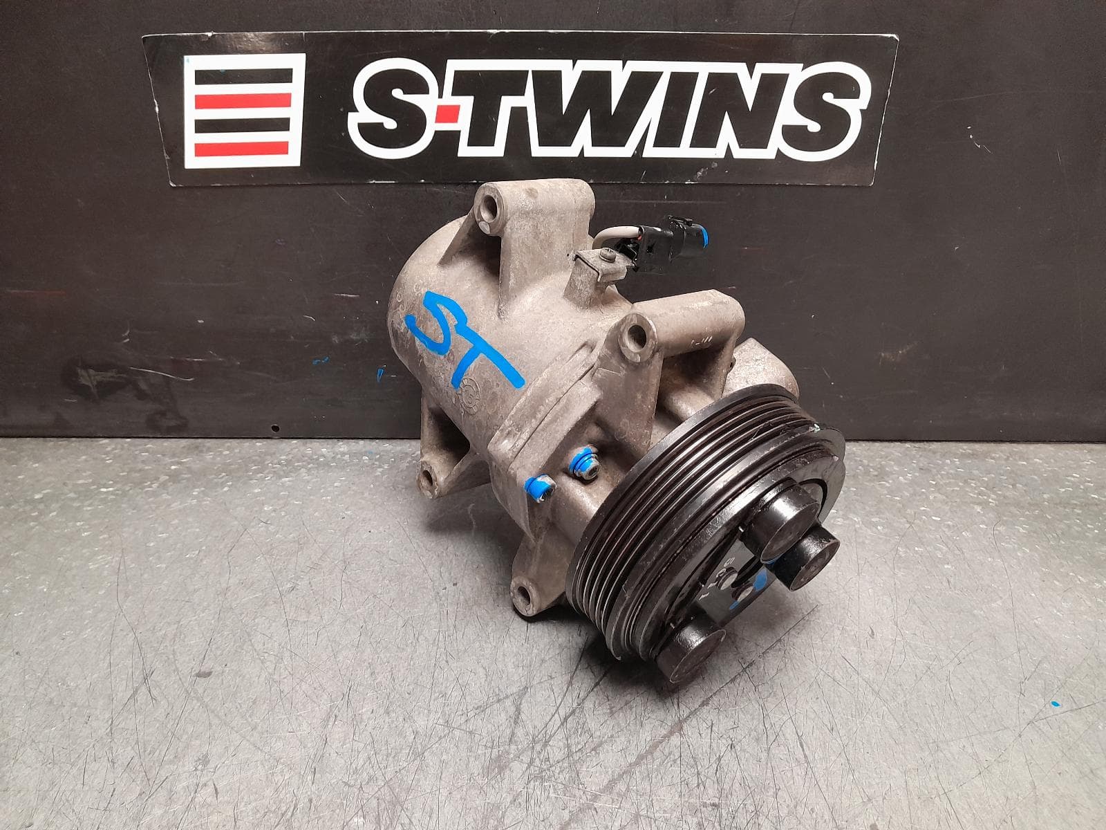 Used auto part listing image: 2016 MITSUBISHI TRITON A C COMPRESSOR MQ-MR, 2.4, 4N15, DIESEL, 03/15-10/23 0000379499