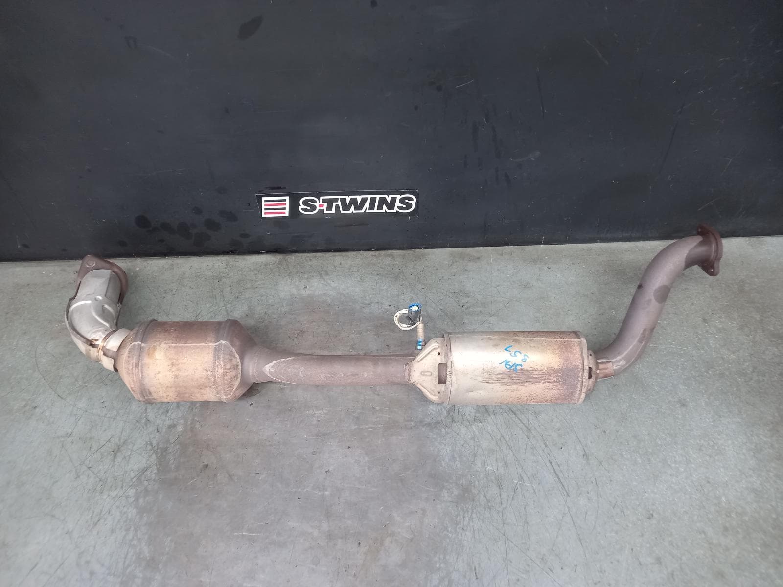 Used auto part listing image: 2015 FORD FALCON CATALYTIC CONVERTER FG-FGX, SEDAN, 4.0, PETROL, 04/08-12/16 0000378098