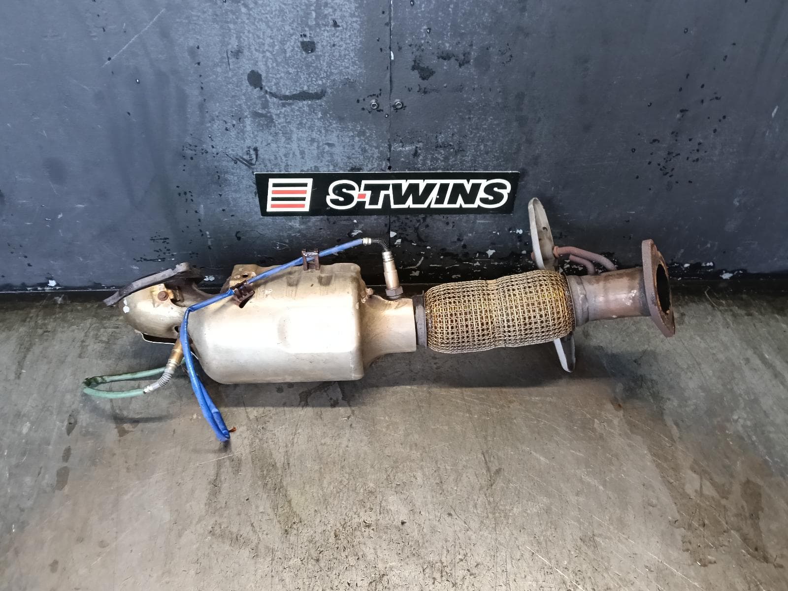 Used auto part listing image: 2017 FORD FOCUS CATALYTIC CONVERTER DOWNPIPE-CAT TYPE, 1.5, PETROL, TURBO, LZ, 07/15-11/18 0000381533
