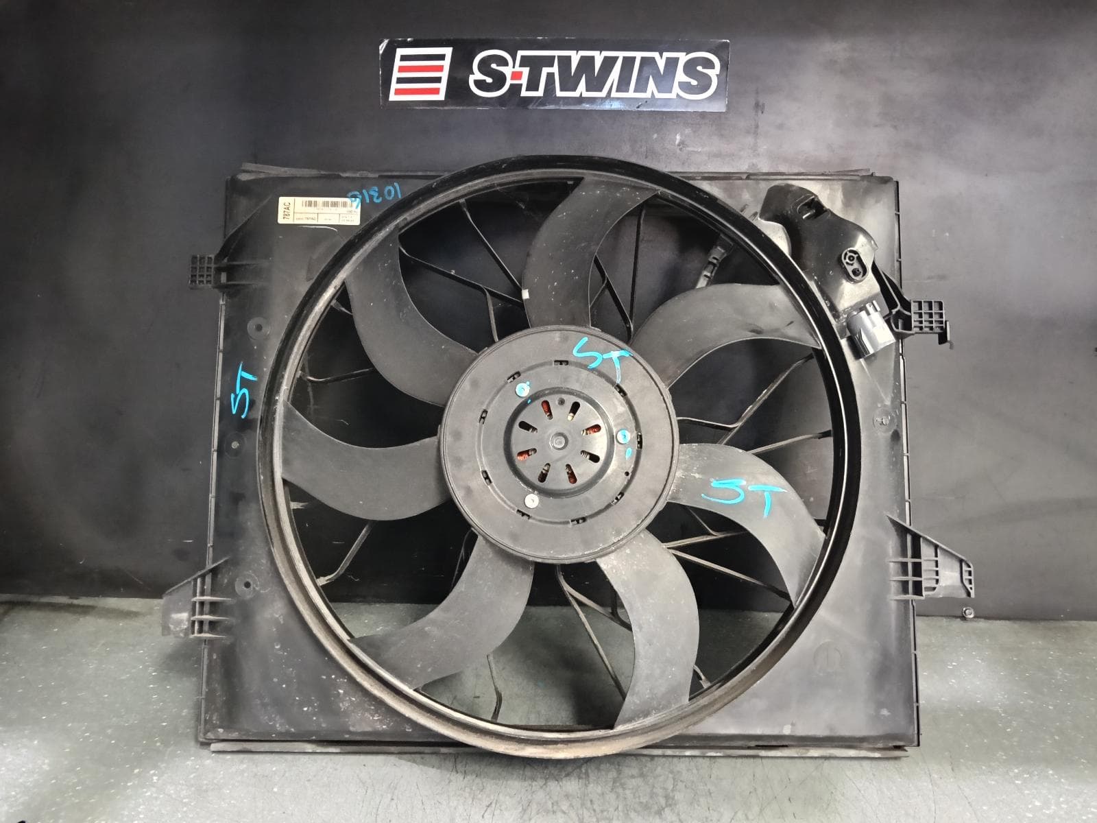 Used auto part listing image: 2017 JEEP GRANDCHEROKEE FAN RADIATOR FAN, 5.7/6.4, PETROL, WK, 04/13-02/22 0000383503