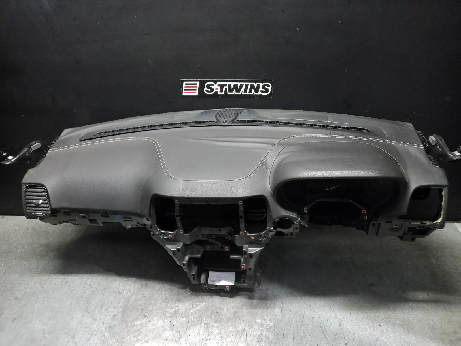 Used auto part listing image: 2017 JEEP GRANDCHEROKEE DASH ASSEMBLY SRT, WK, 08/15-02/22 0000383522