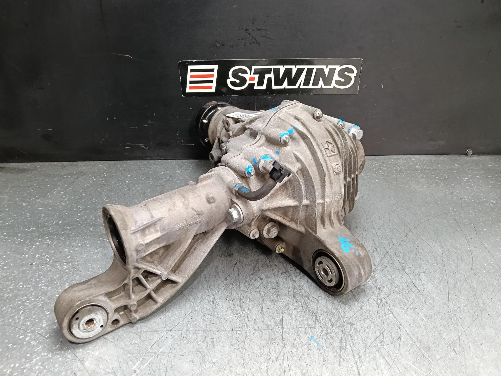 Used auto part listing image: 2017 JEEP GRANDCHEROKEE DIFFERENTIAL CENTRE FRONT, 6.2/6.4, PETROL, 3.70 RATIO, WK, 01/12-02/22 0000383518