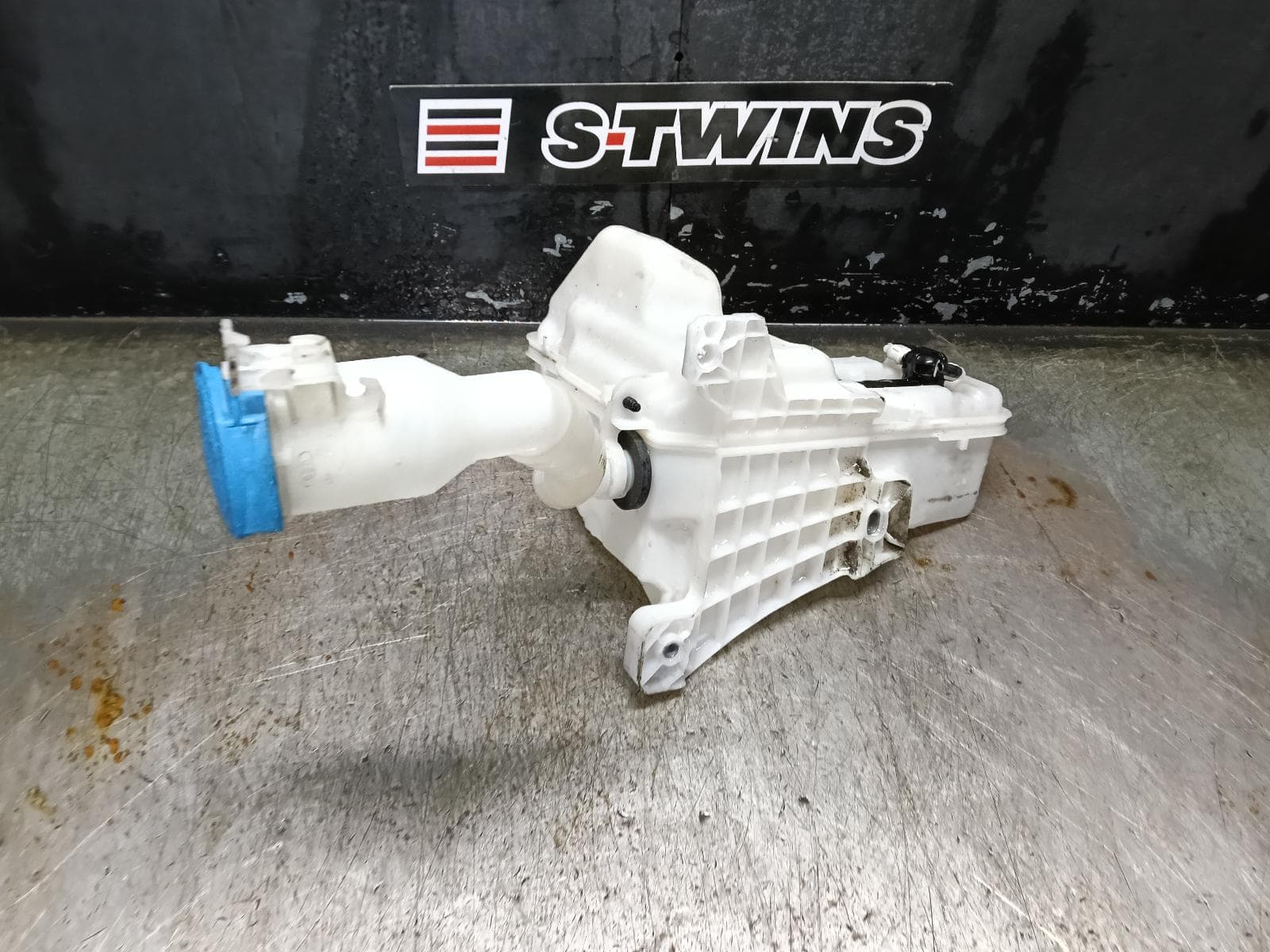Used auto part listing image: 2019 AUDI A1 WASHER BOTTLE GB, 01/19- 0000381635