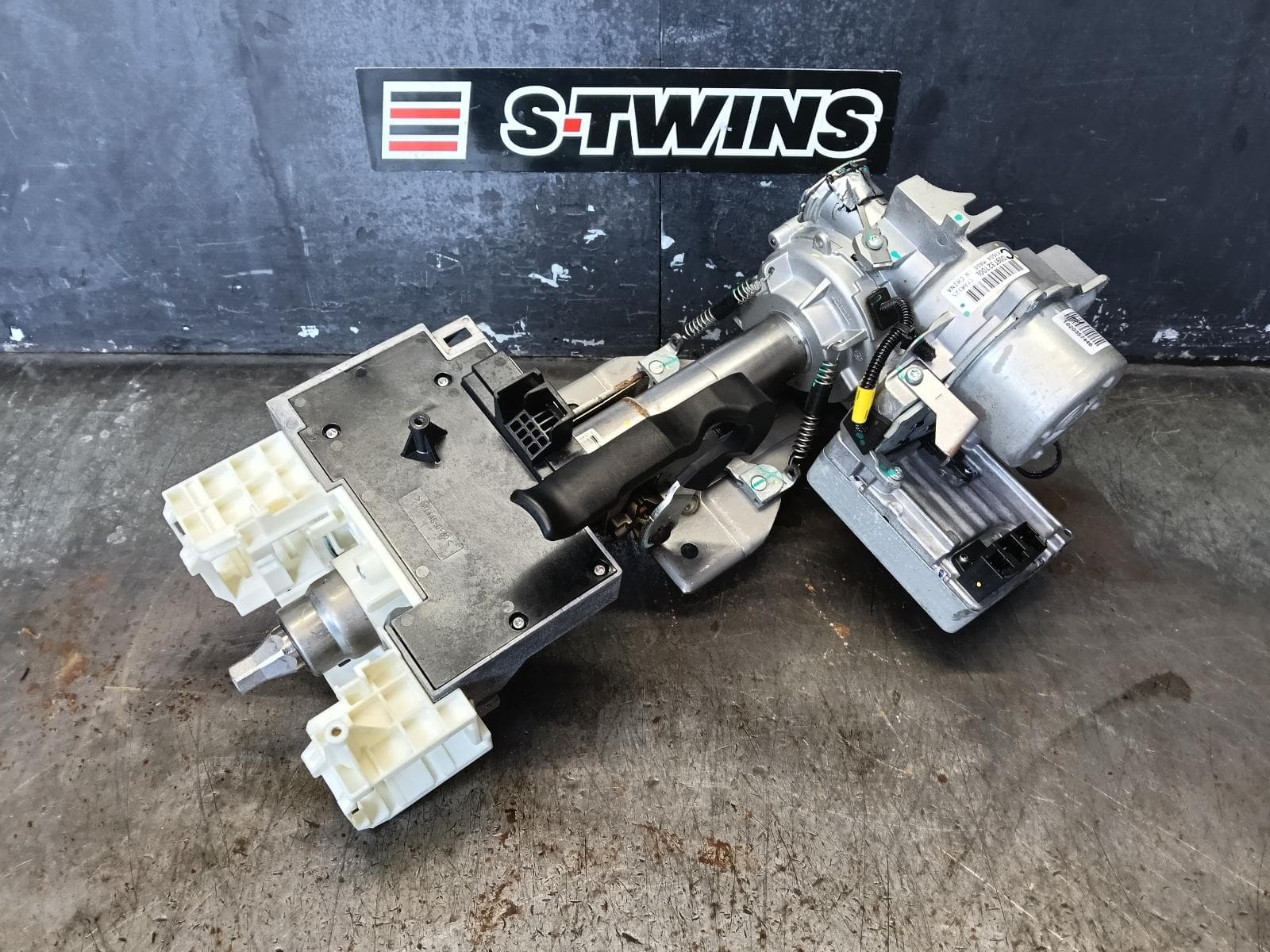 Used auto part listing image: 2016 MAZDA CX3 STEERING COLUMN DK, 03/15- 0000382382