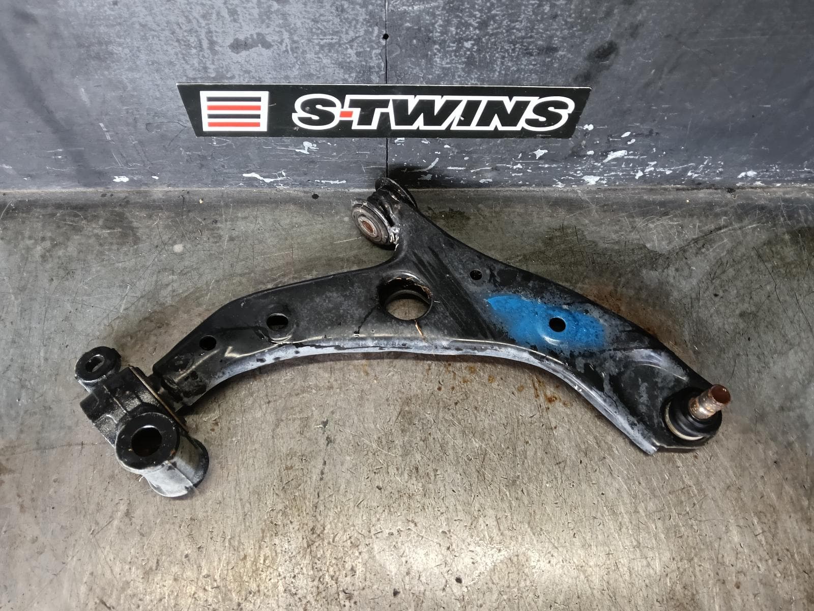 Used auto part listing image: 2018 MAZDA 3 RIGHT FRONT LOWER CONTROL ARM PETROL, BM-BN, 11/13-02/19 0000381235