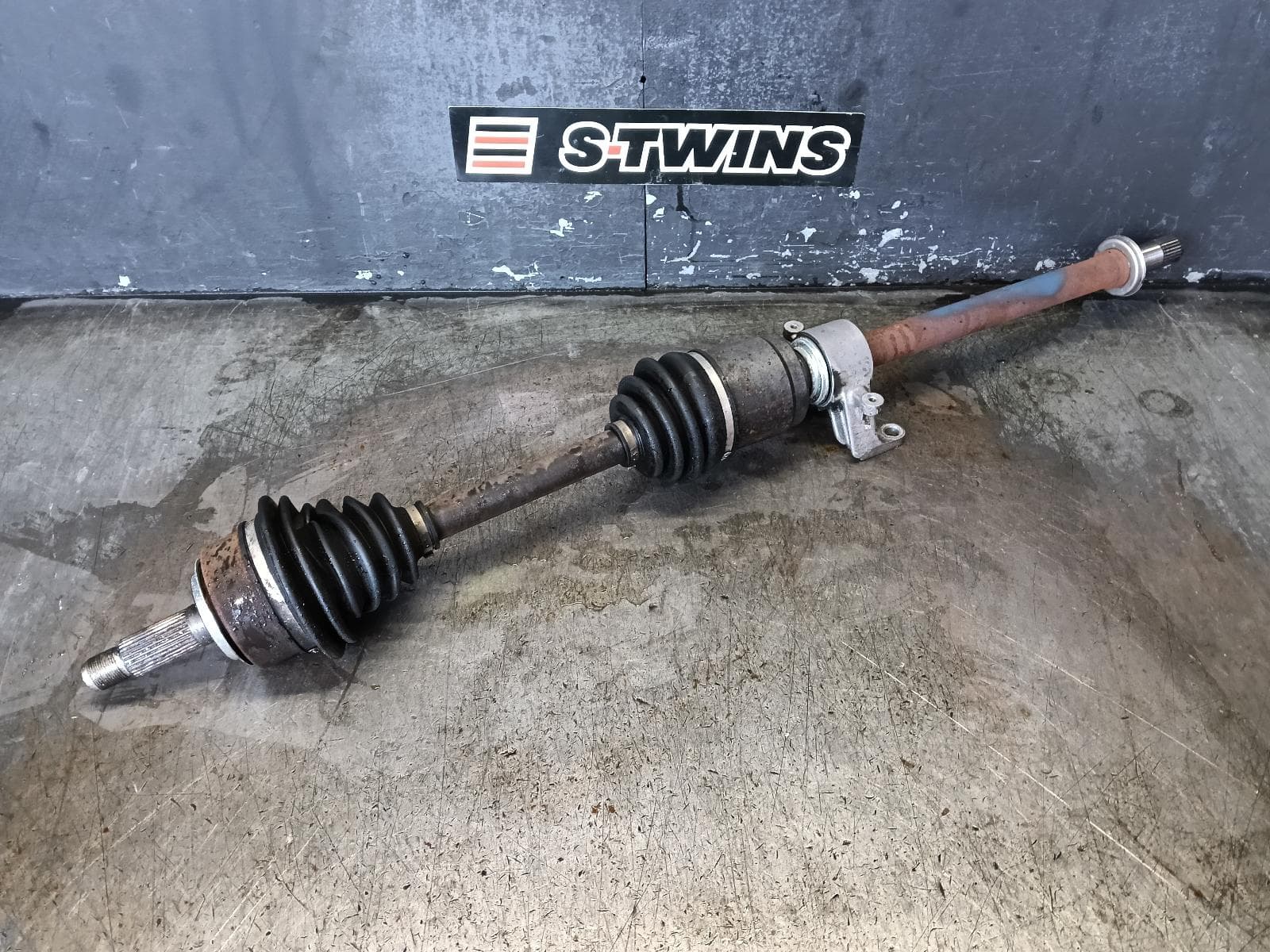 Used auto part listing image: 2012 HONDA ODYSSEY RIGHT DRIVESHAFT RB3, 04/09-12/13 0000381556
