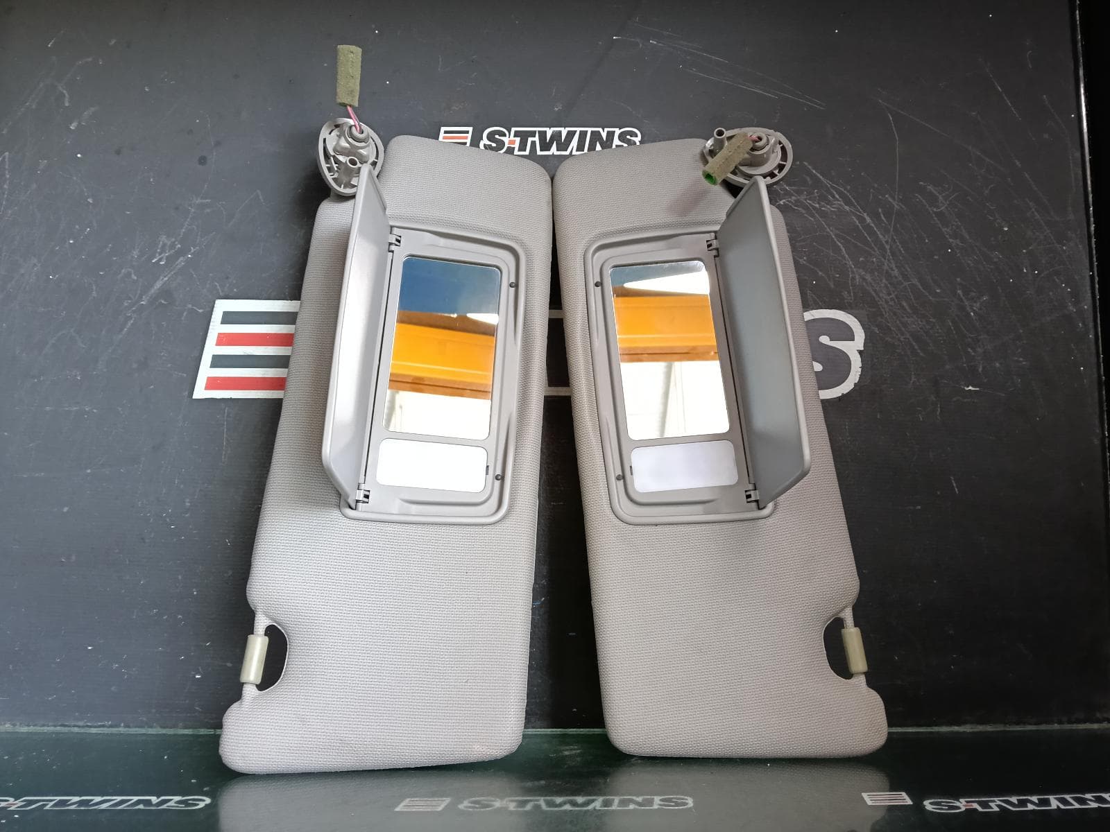 Used auto part listing image: 2012 HONDA ODYSSEY SUNVISOR RB3, 04/09-12/13 0000381558