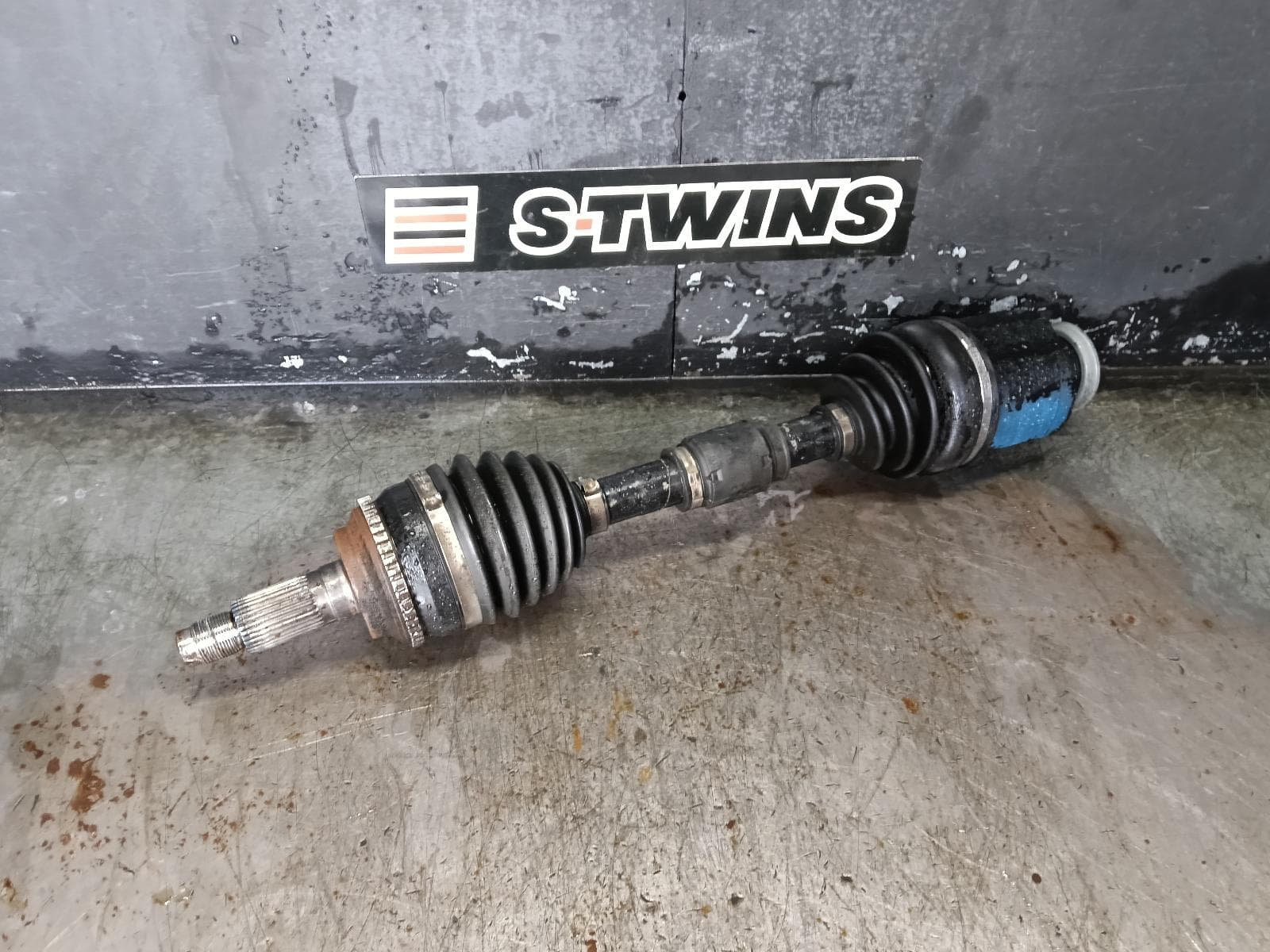Used auto part listing image: 2010 MAZDA CX7 RIGHT DRIVESHAFT FRONT, PETROL, TURBO, 2.3, L3, 4WD, ER, 11/06-02/12 0000382201