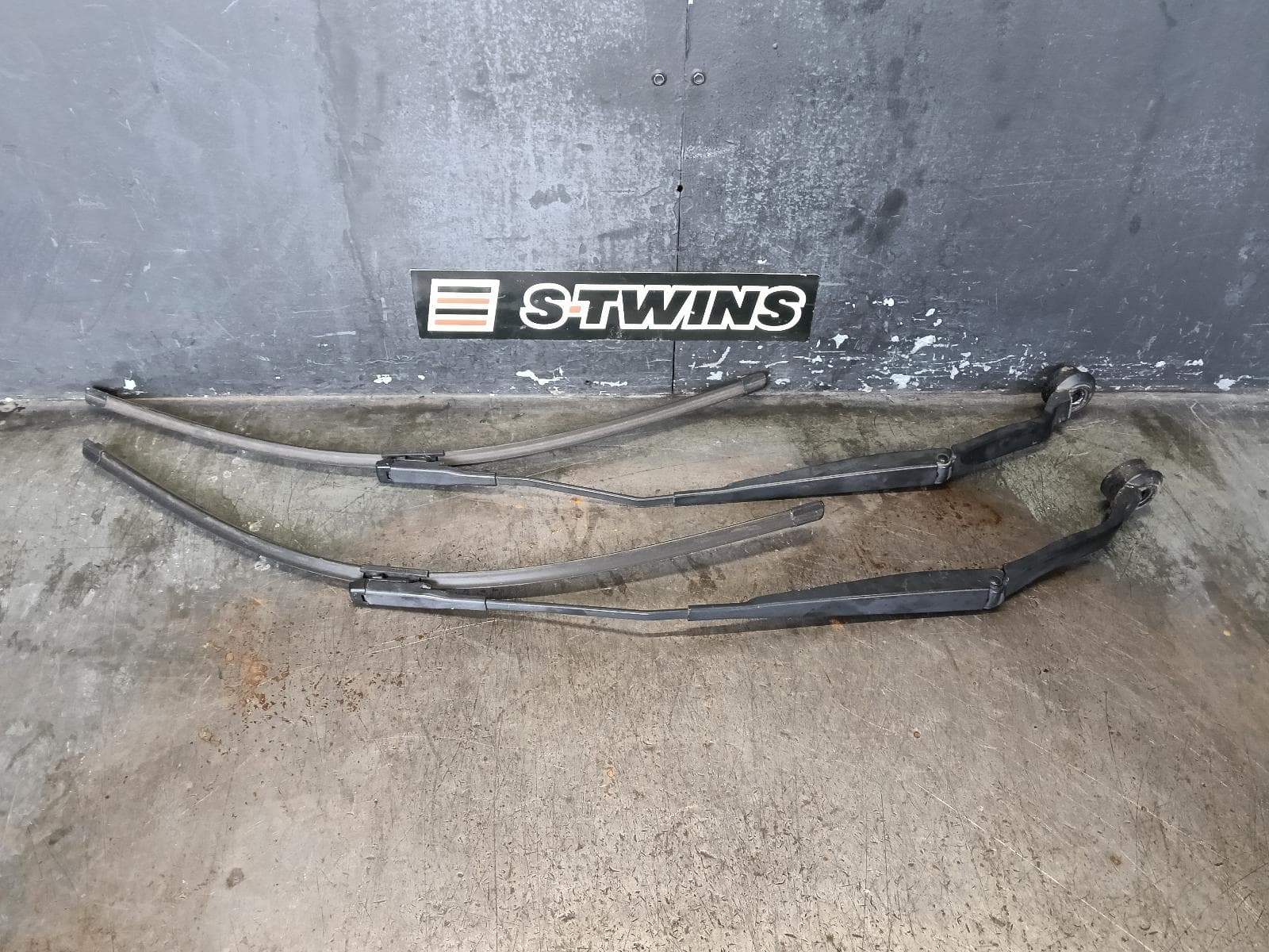 Used auto part listing image: 2015 FORD KUGA WIPER ARM FRONT (PAIR), TF, 11/12-09/16 0000382012