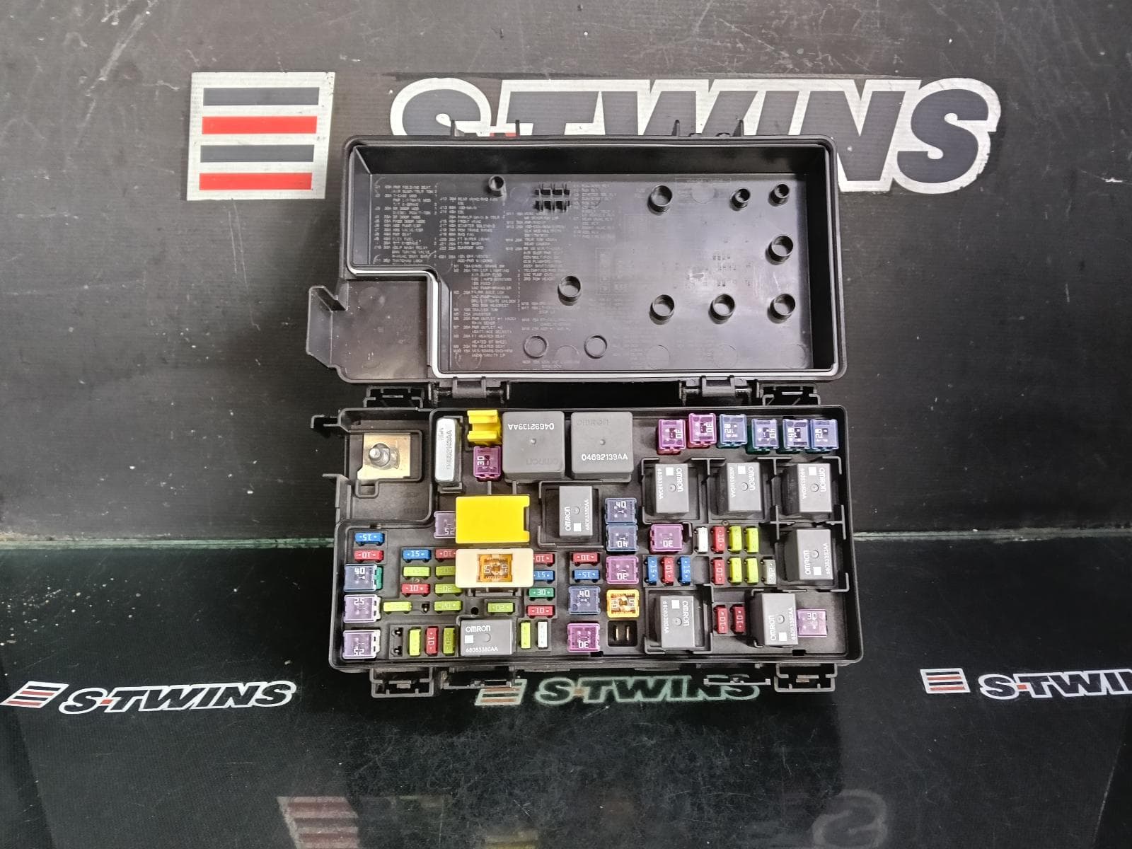 Used auto part listing image: 2010 DODGE NITRO FUSE BOX ENGINE BAY, PETROL, 3.7, KA, 06/07-12/11 0000382051
