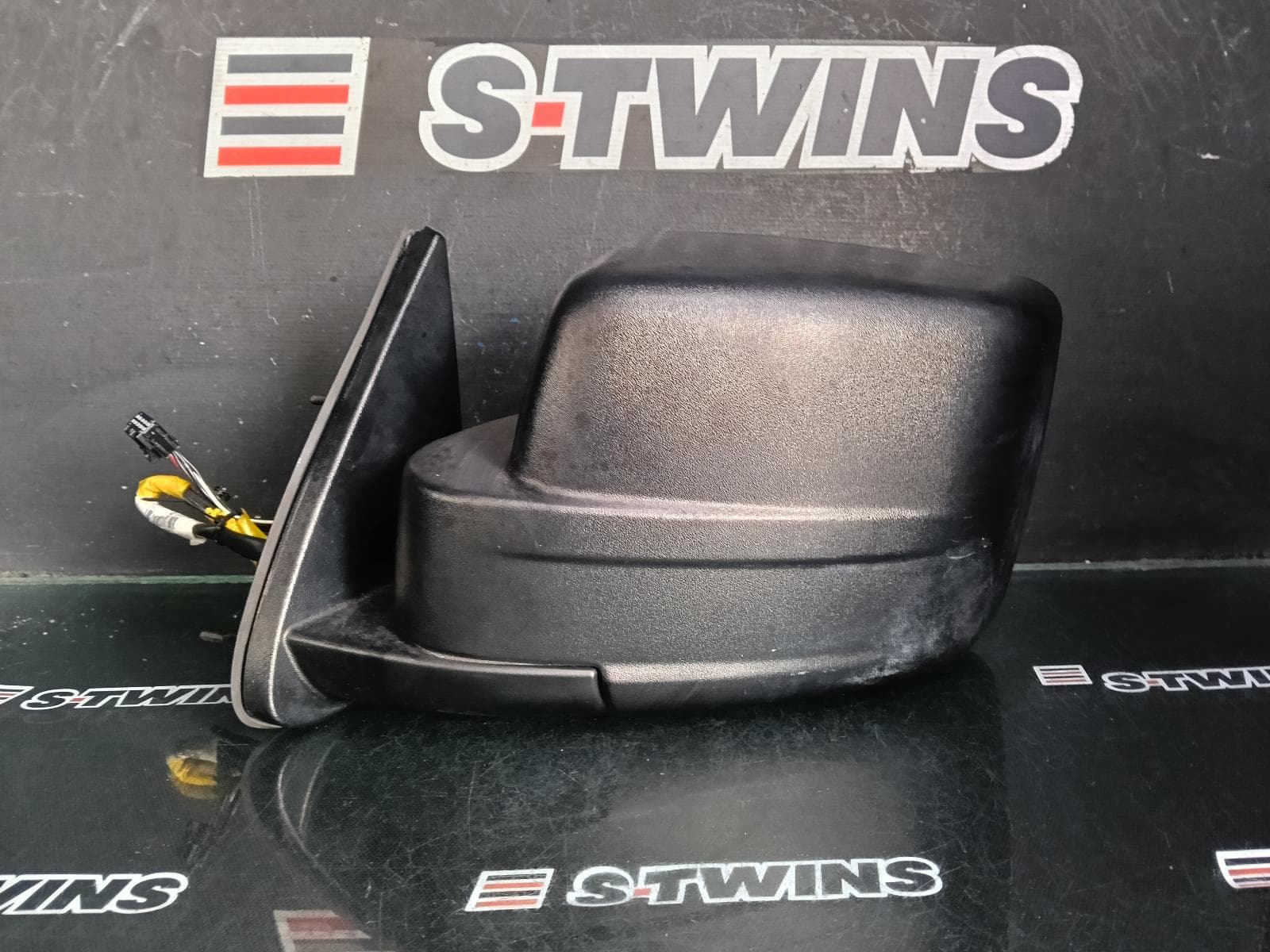 Used auto part listing image: 2010 DODGE NITRO LEFT DOOR MIRROR KA, 06/07-12/11 0000382060