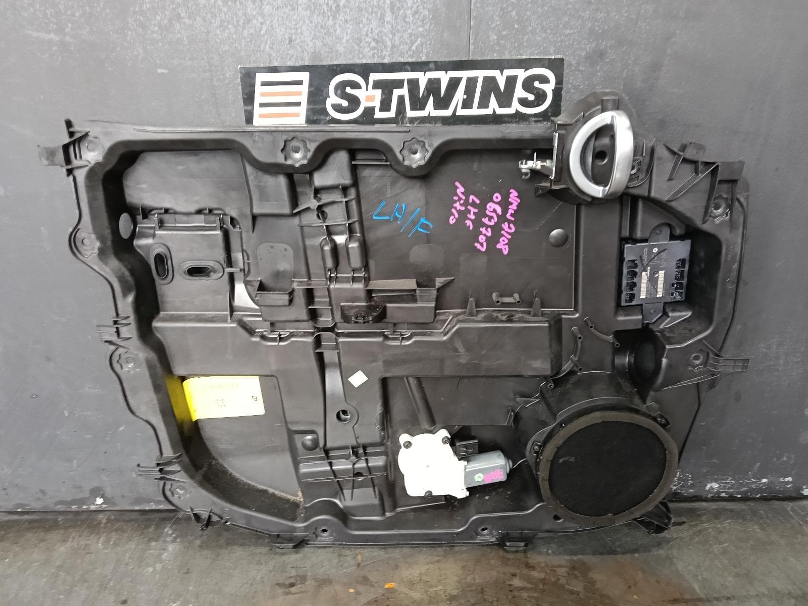 Used auto part listing image: 2010 DODGE NITRO LEFT FRONT WINDOW REG MOTOR KA, 06/07-12/11 0000381819