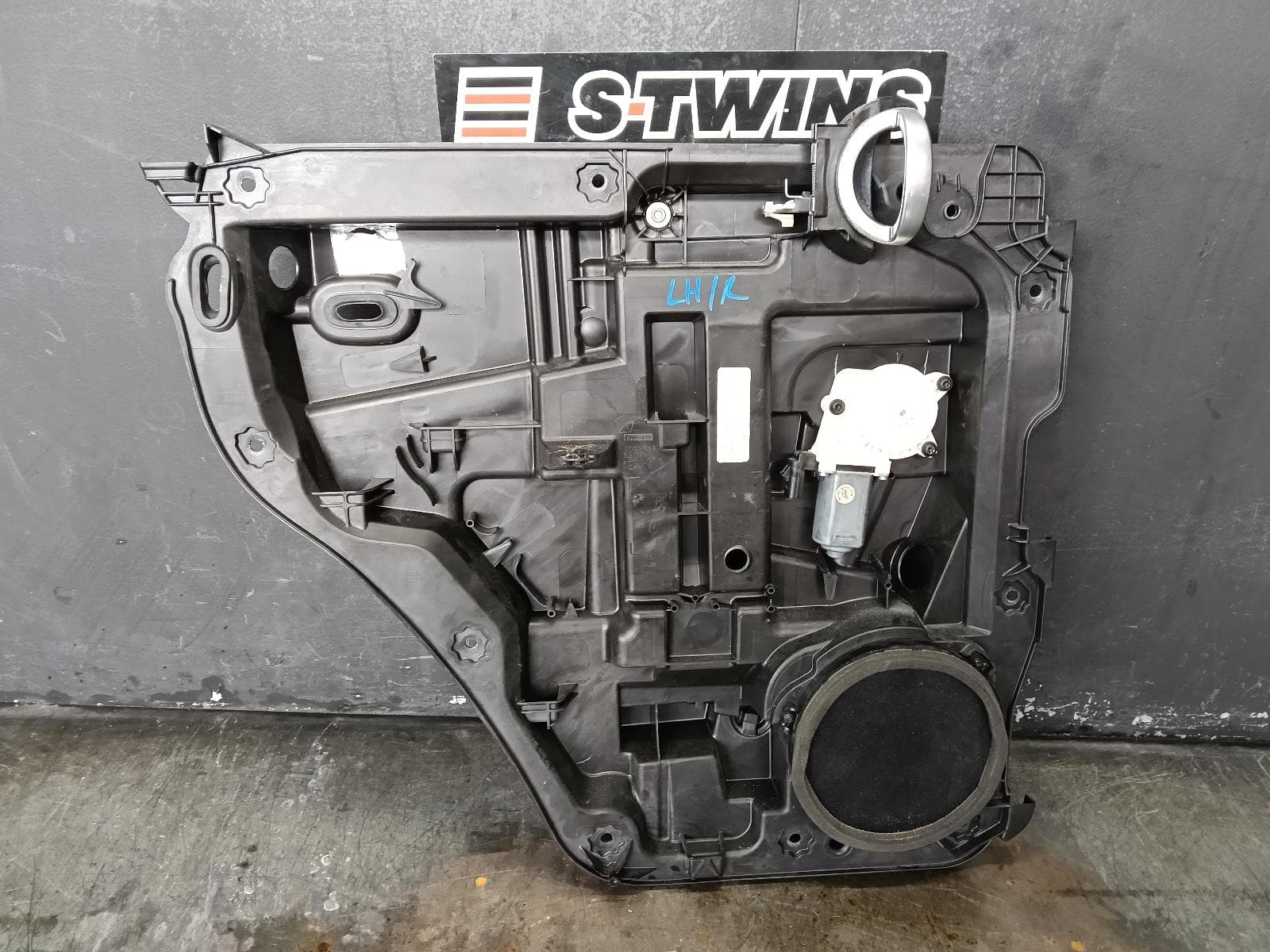 Used auto part listing image: 2010 DODGE NITRO LEFT REAR WND REG MOTOR KA, 06/07-12/11 0000381820