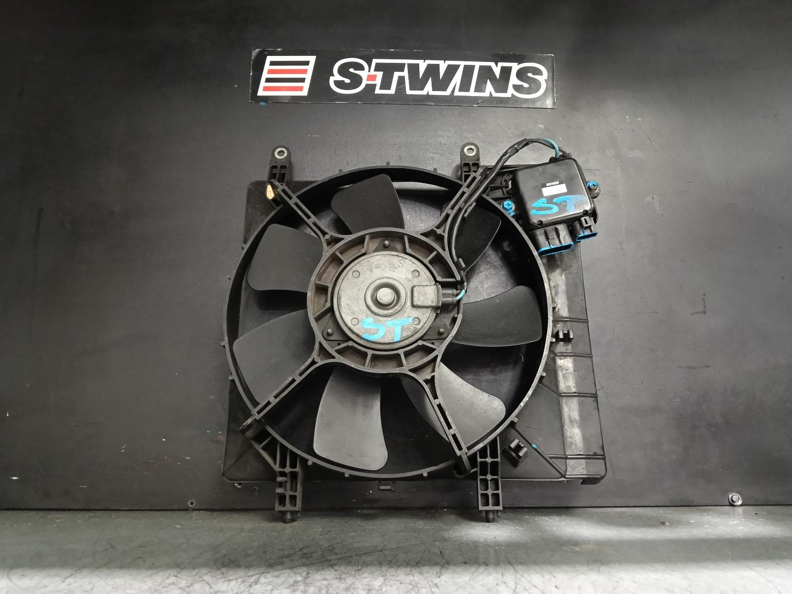 Used auto part listing image: 2005 SUBARU LIBERTY FAN A/C FAN (RH - DRIVERS SIDE), 3.0, EZ30, 4TH GEN, 7 BLADES, 08/03-08/09 0000381719