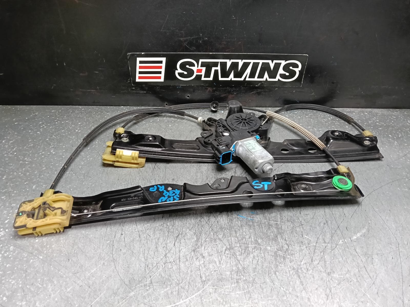 Used auto part listing image: 2017 FORD RANGER RIGHT FRONT WINDOW REG MOTOR 6 PIN, PX, 06/11-04/22 0000384600