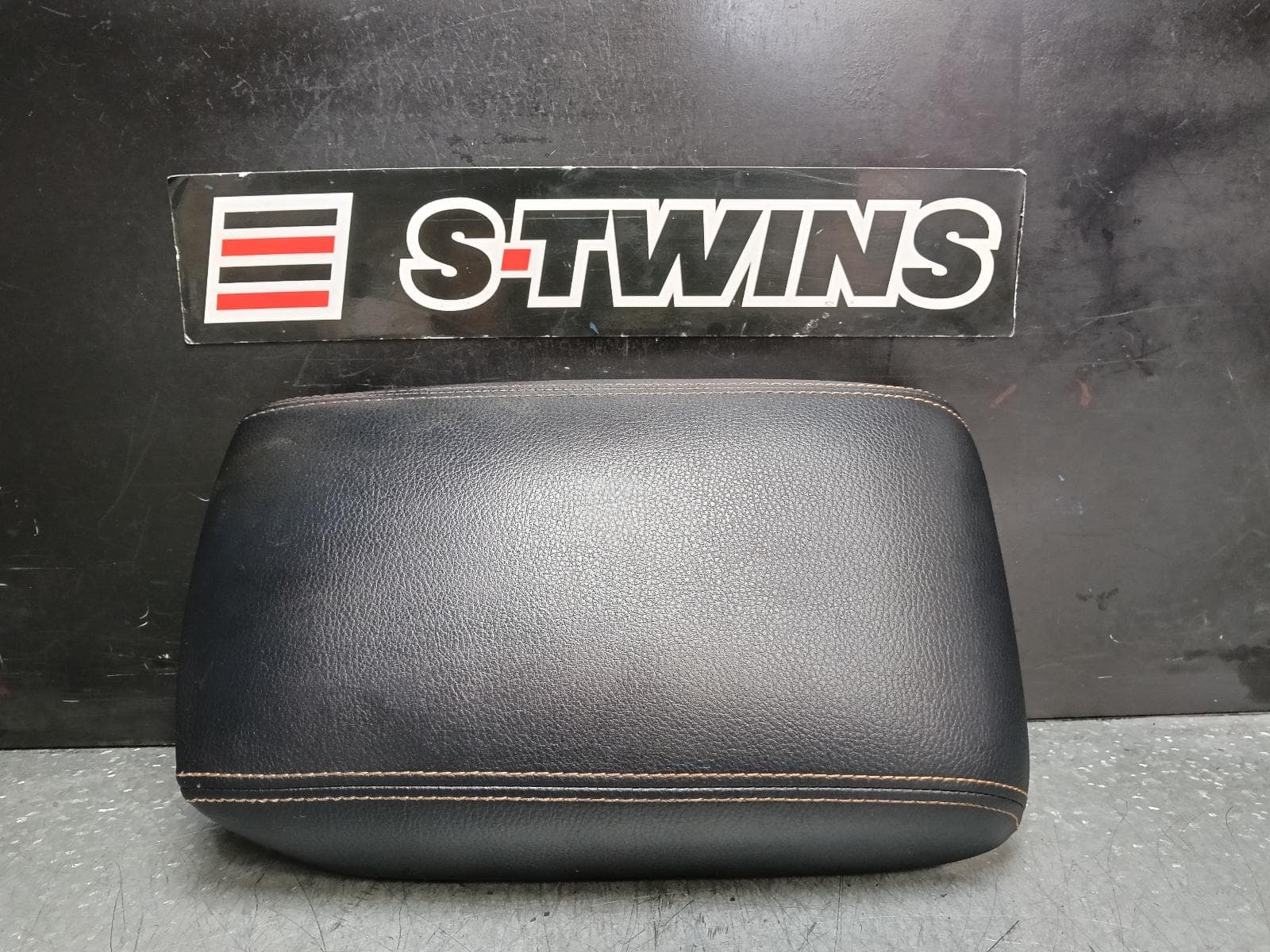 Used auto part listing image: 2017 FORD RANGER CONSOLE PX, LID ONLY (CENTRE CONSOLE MOUNTED), WILDTRAK, LEATHER, BLACK W/ ORANGE STITCHING, 06/11-04/22 0000384607