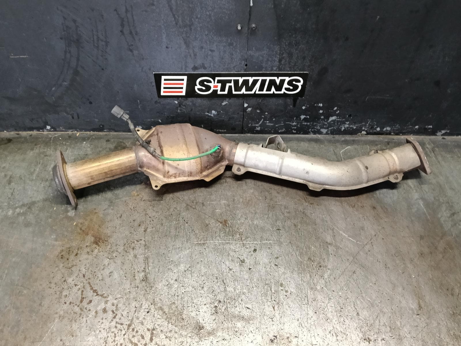 Used auto part listing image: 2013 SUBARU IMPREZA CATALYTIC CONVERTER UNDER CAR-CAT TYPE, 2.5, EJ255, WRX, G3, 04/07-12/13 0000386269