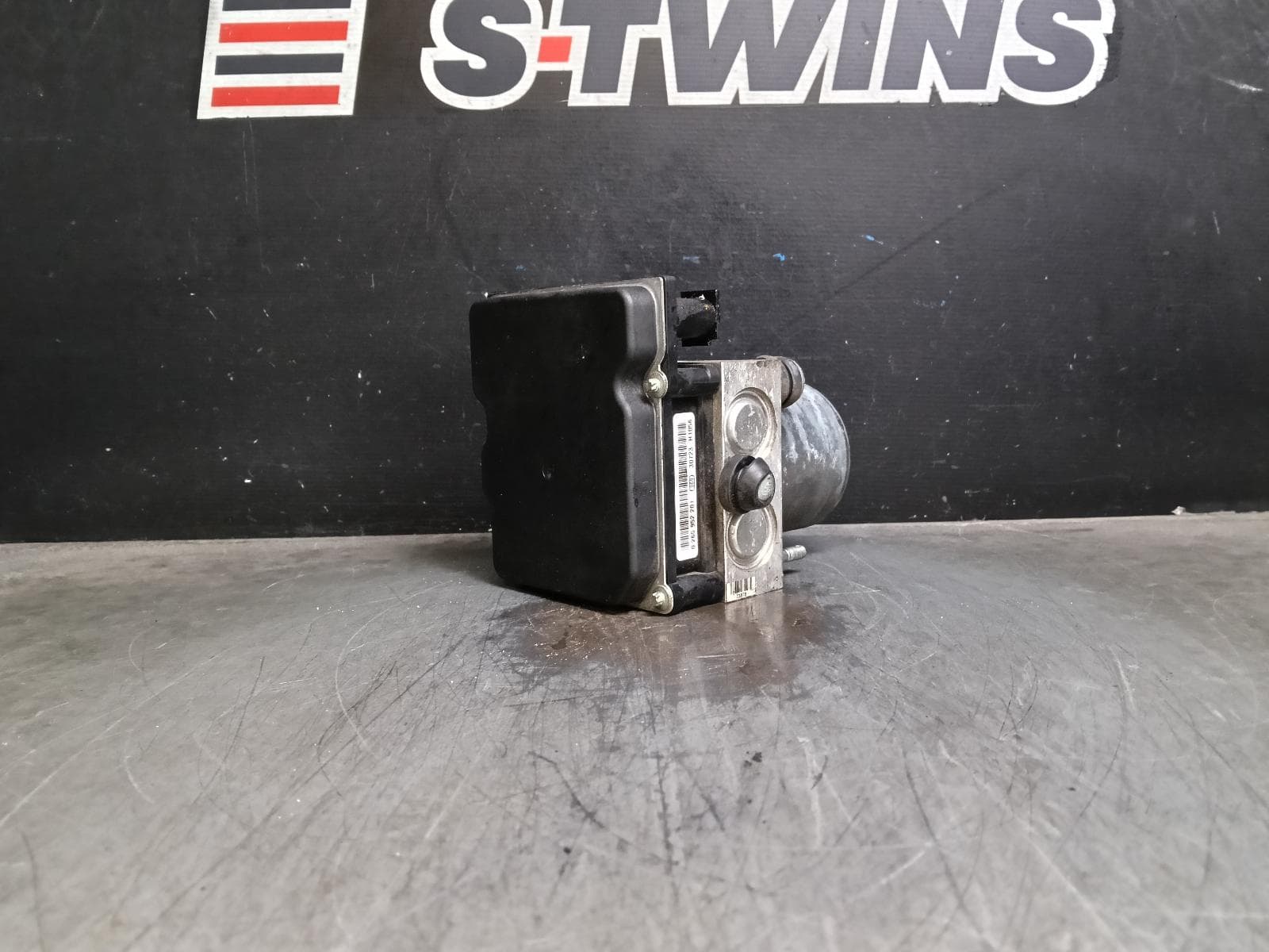 Used auto part listing image: 2013 SUBARU IMPREZA ABS PUMP MODULATOR G3, P/N FG220, 12/11-12/13 0000386275