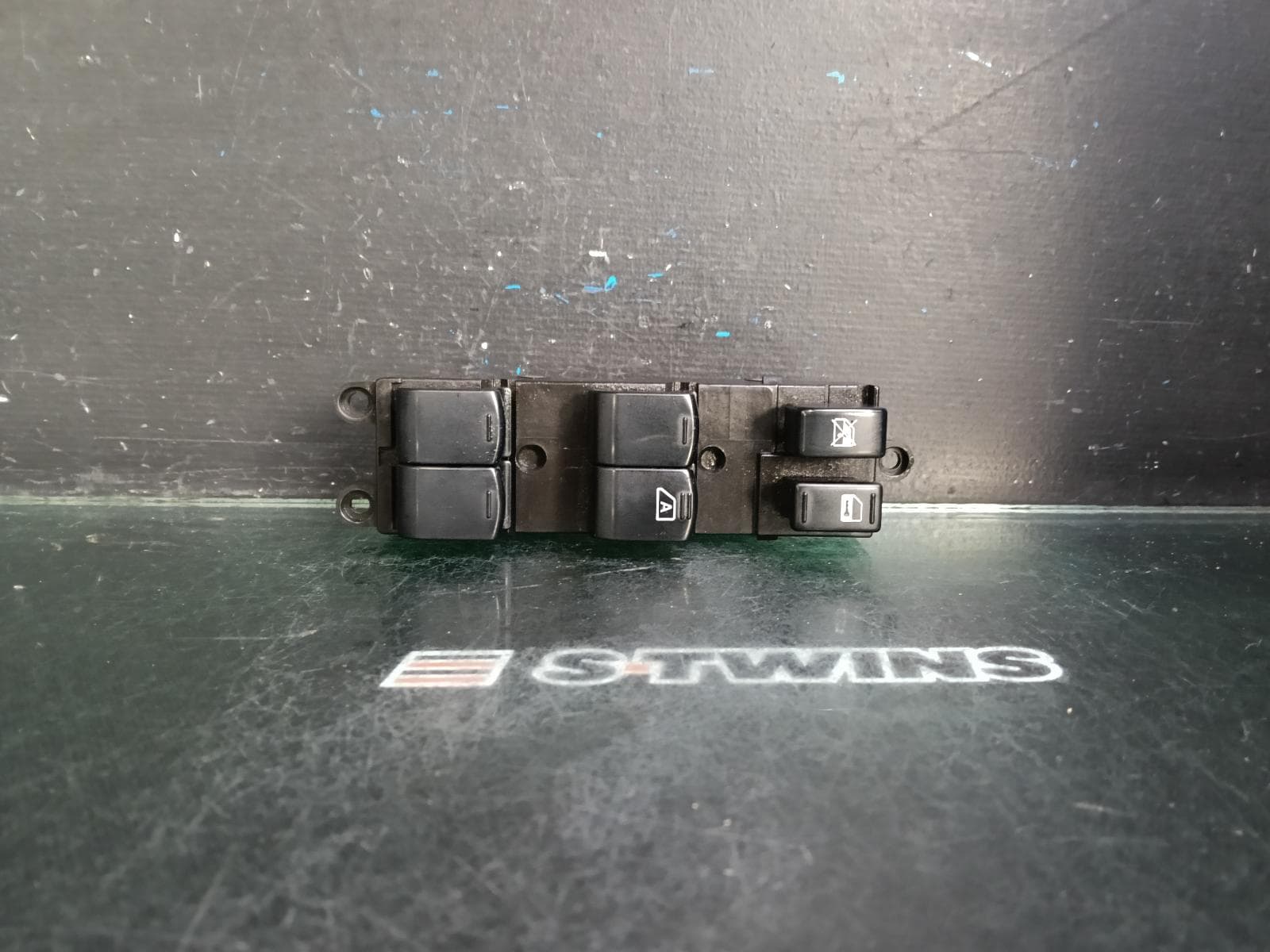 Used auto part listing image: 2013 SUBARU IMPREZA PWR DR WIND SWITCH RH FRONT (MASTER SWITCH), F13, G3, 05/10-12/13 0000386033