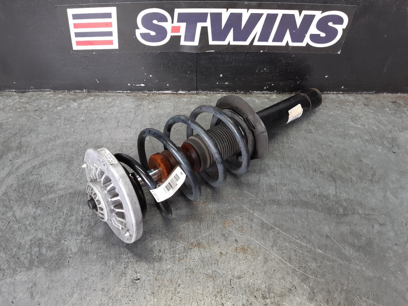 Used auto part listing image: 2014 BMW X3 LEFT FRONT STRUT F25, x20d/x20i/x28i, W/ ELECT DAMPER CONTROL TYPE, 03/11-07/17 0000130894