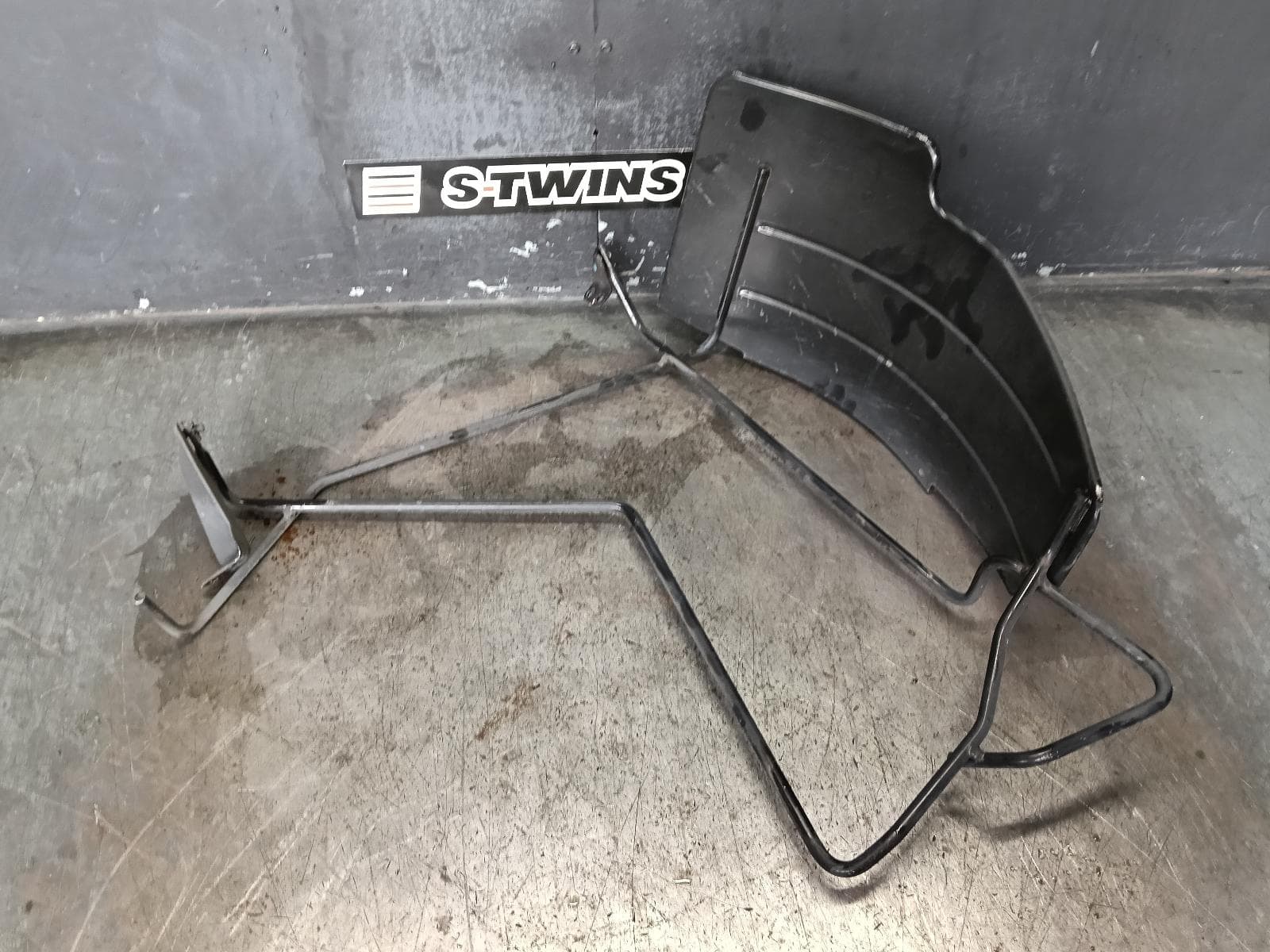 Used auto part listing image: 2019 MITSUBISHI OUTLANDER SPARE WHEEL CARRIER ZK, 04/15-07/21 0000382546