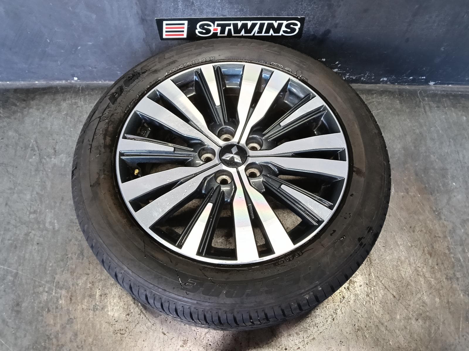 Used auto part listing image: 2019 MITSUBISHI OUTLANDER WHEEL MAG FACTORY, 18X7IN, 15 SPOKE, BLACK CHROME, ZL, 07/18-07/21 0000382490