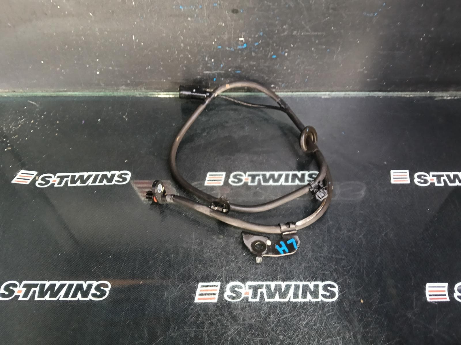 Used auto part listing image: 2019 MITSUBISHI OUTLANDER ABS SENSOR LH REAR, ZJ-ZL, 4WD, 10/12-07/21 0000382549
