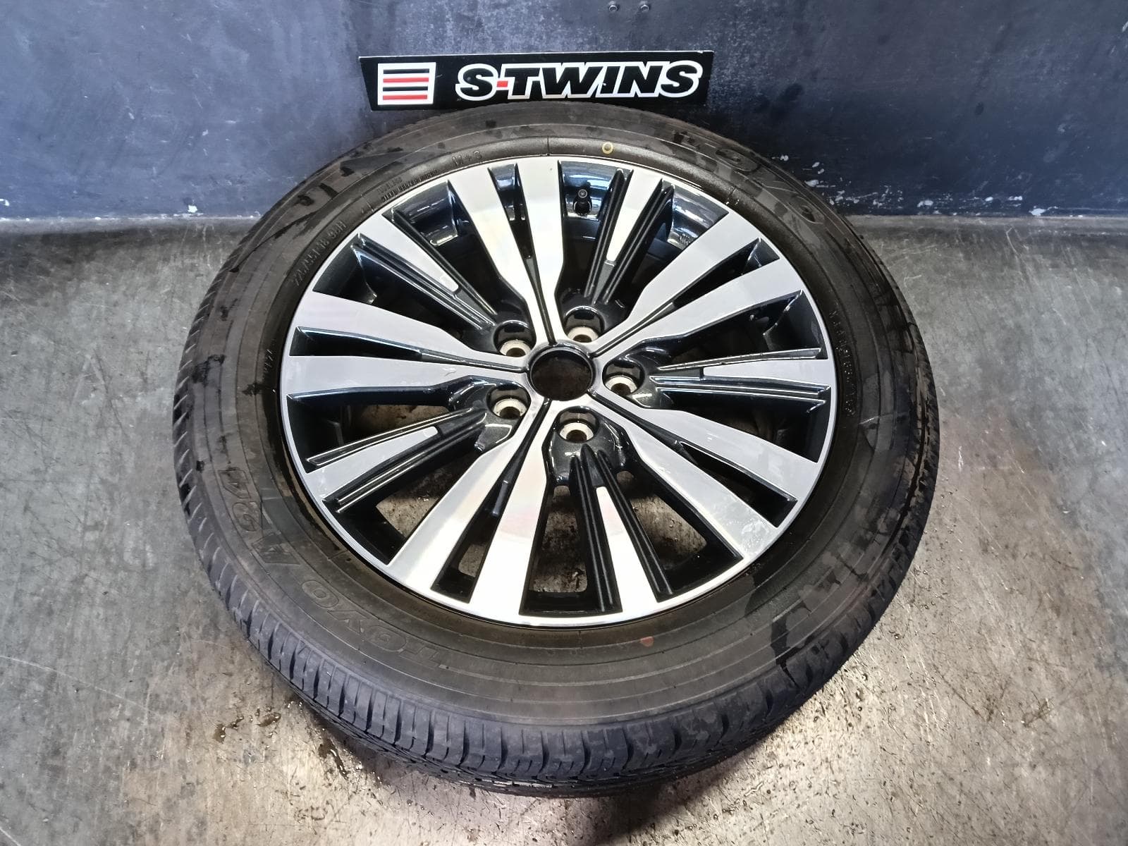 Used auto part listing image: 2019 MITSUBISHI OUTLANDER WHEEL MAG FACTORY, 18X7IN, 15 SPOKE, BLACK CHROME, ZL, 07/18-07/21 0000382494