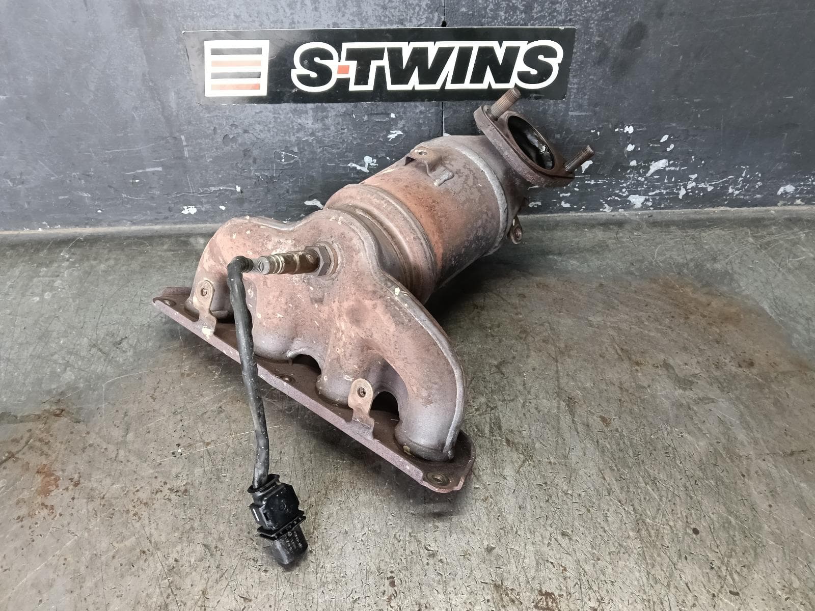 Used auto part listing image: 2016 HYUNDAI ELANTRA CATALYTIC CONVERTER MANIFOLD-CAT TYPE, 2.0, AD, 12/15-12/20 0000382988