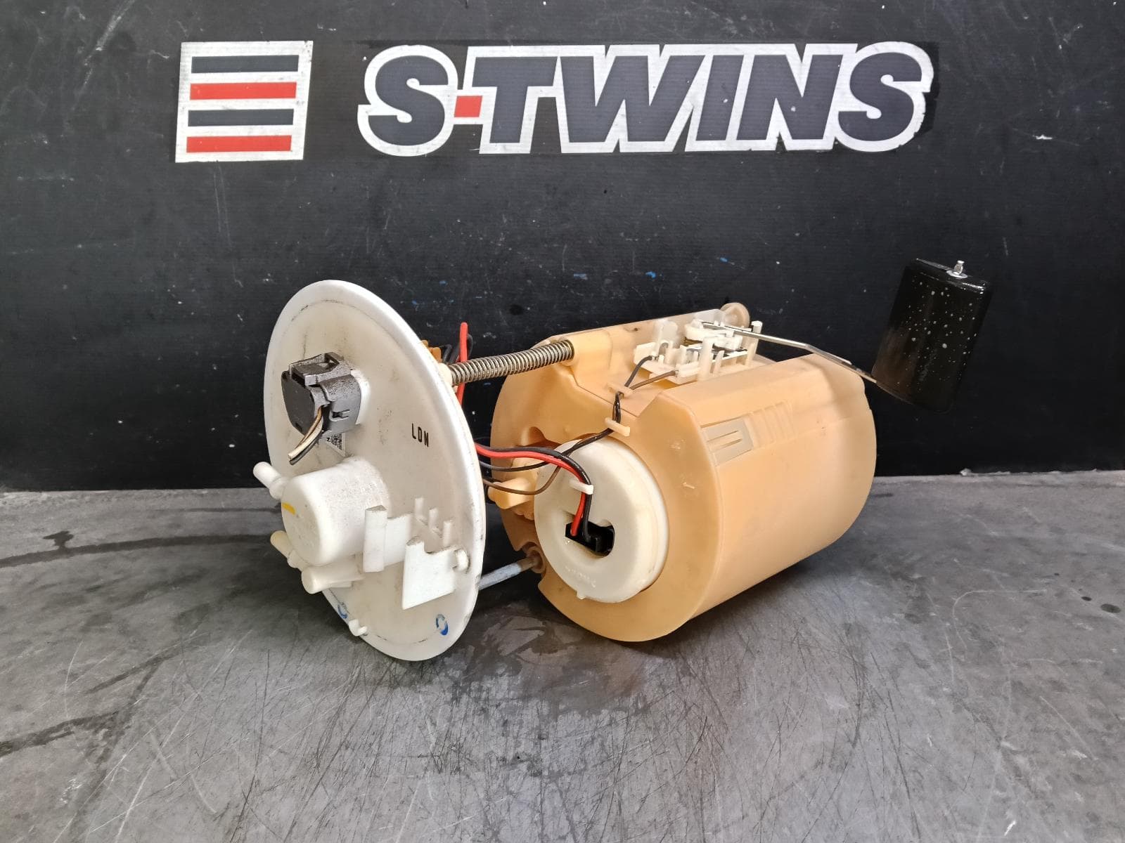 Used auto part listing image: 2016 HYUNDAI ELANTRA FUEL PUMP AD, 12/15-12/20 0000383016