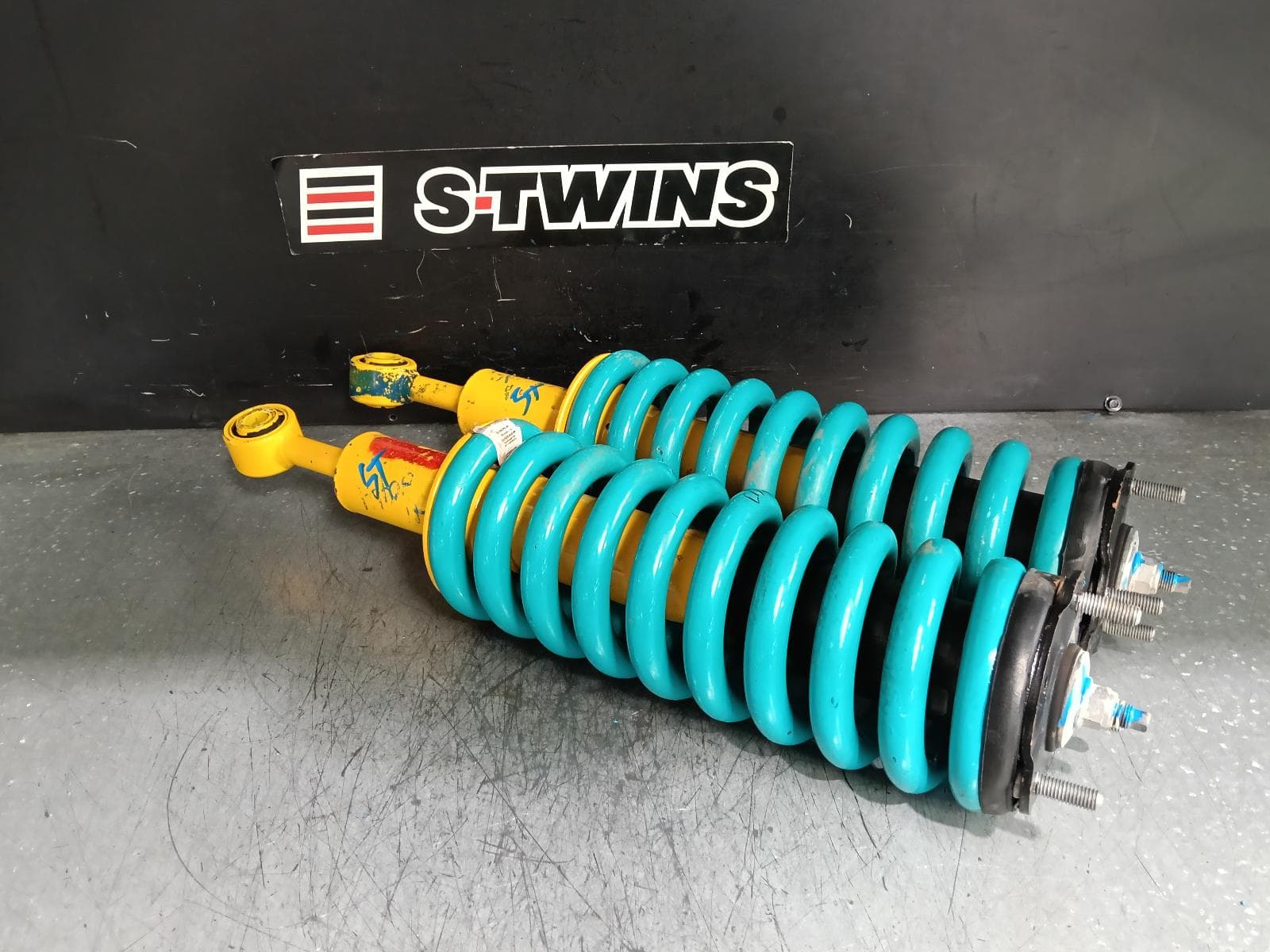 Used auto part listing image: 2019 MAZDA BT50 LEFT FRONT STRUT UP-UR, 2WD HIGH RIDE/4WD, 10/11-06/20 0000383186