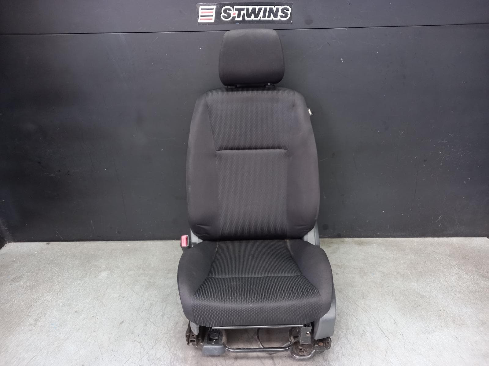Used auto part listing image: 2019 MAZDA BT50 FRONT SEAT LH FRONT (BUCKET SEAT TYPE), UR, CLOTH, XT, NON AIRBAG TYPE, 09/15-06/20 0000383192
