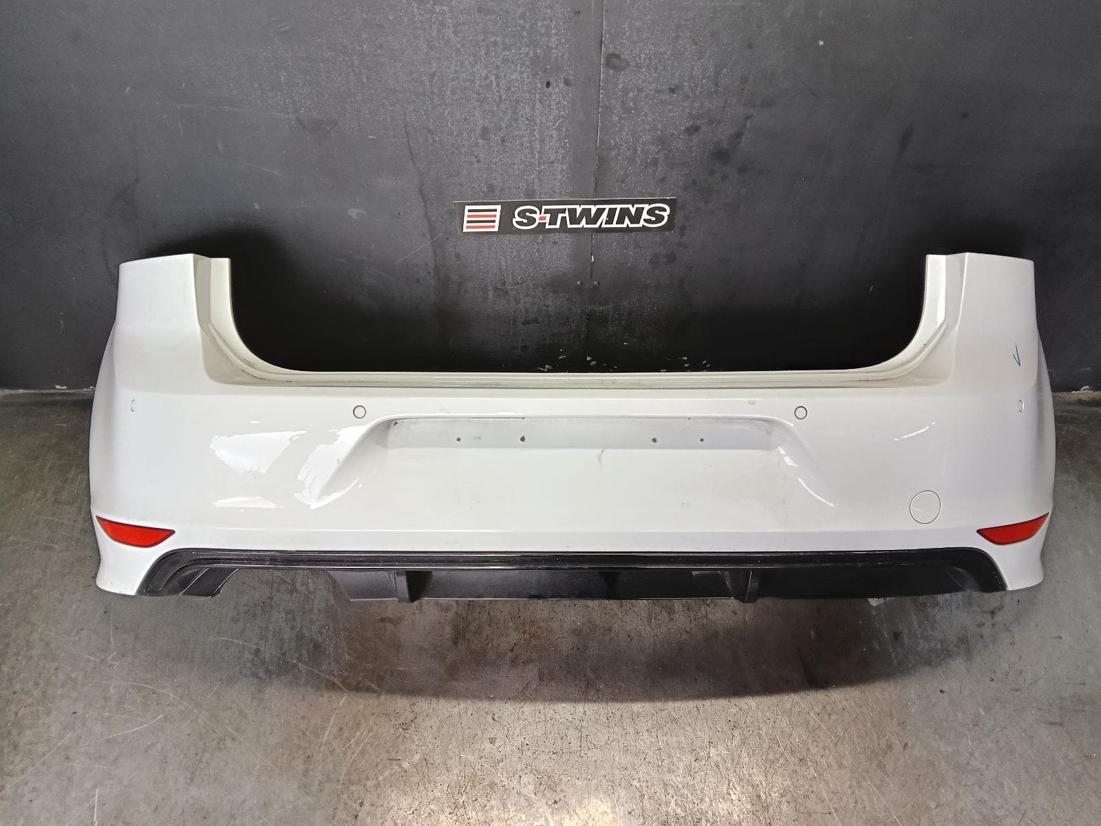 Used auto part listing image: 2015 VOLKSWAGEN GOLF REAR BUMPER UNDER COVER, GEN 7, HATCH/GTi, W/ DUAL EXHAUST TYPE, 11/12-03/17 0000382699