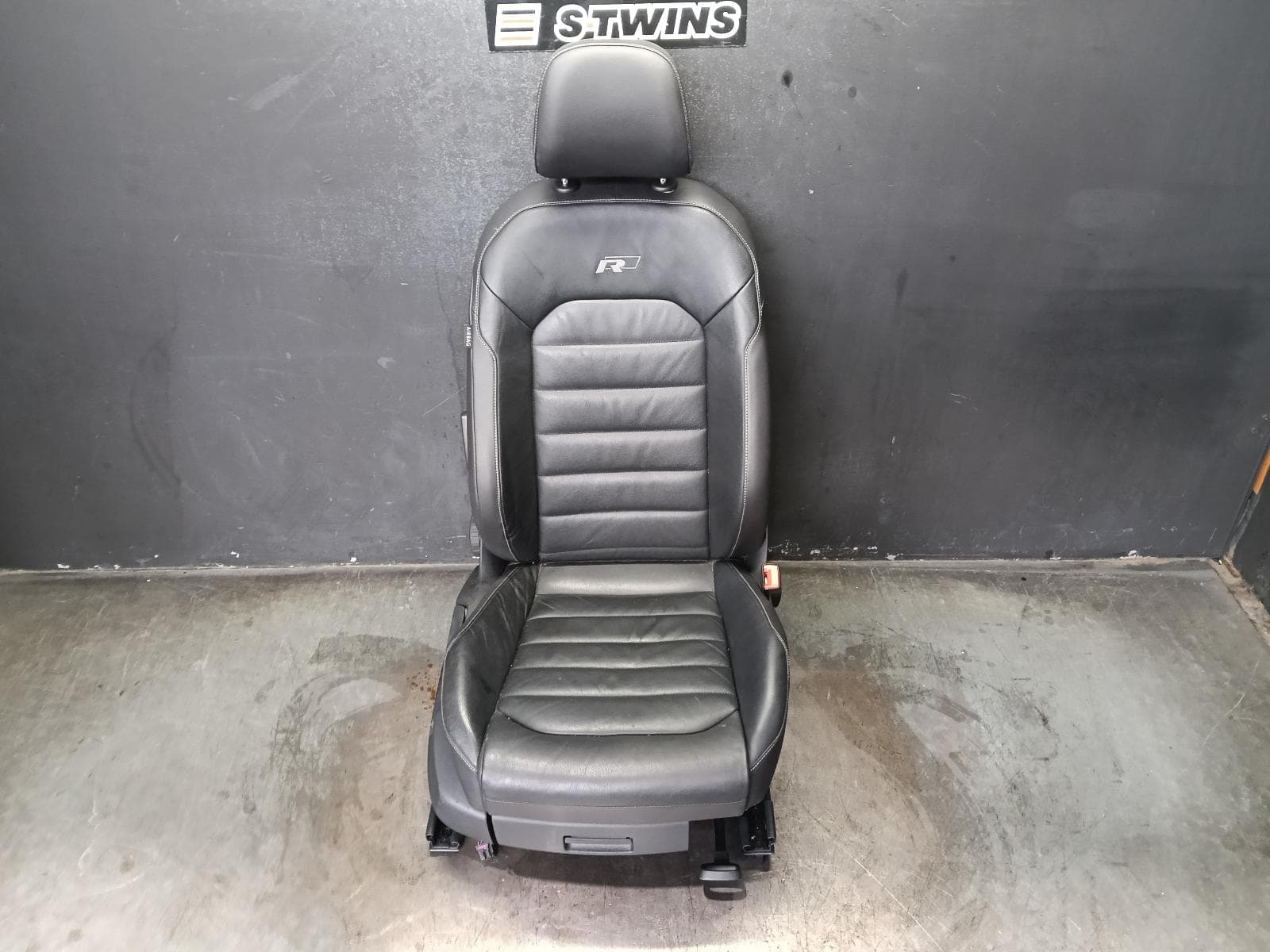Used auto part listing image: 2015 VOLKSWAGEN GOLF FRONT SEAT RH FRONT, GEN 7, LEATHER, R, 11/12-01/17 0000382711