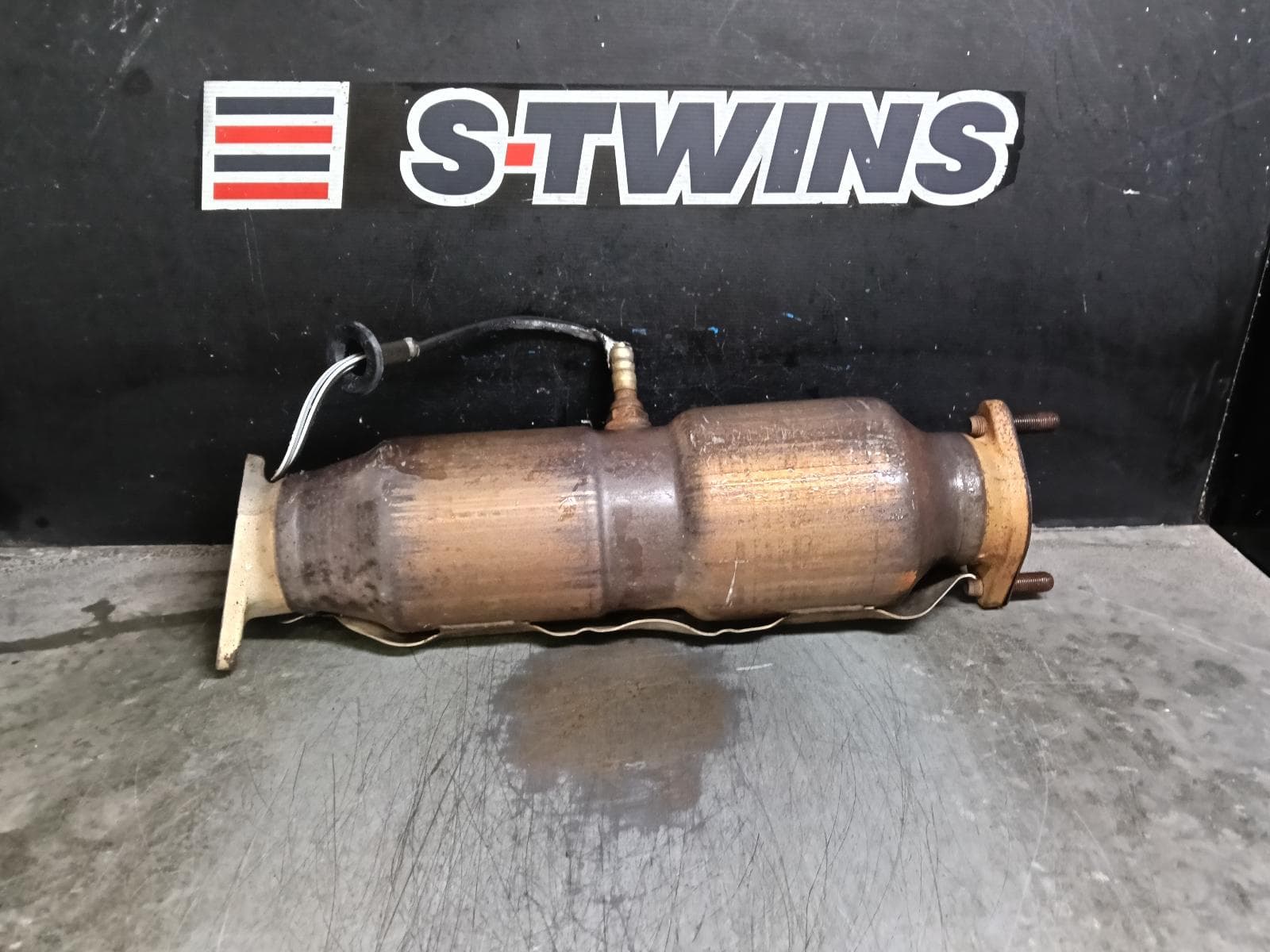 Used auto part listing image: 2011 HYUNDAI IX35 CATALYTIC CONVERTER UNDER CAR-CAT TYPE, 2.4, G4KE, PETROL, LM SERIES, 11/09-08/13 0000383109