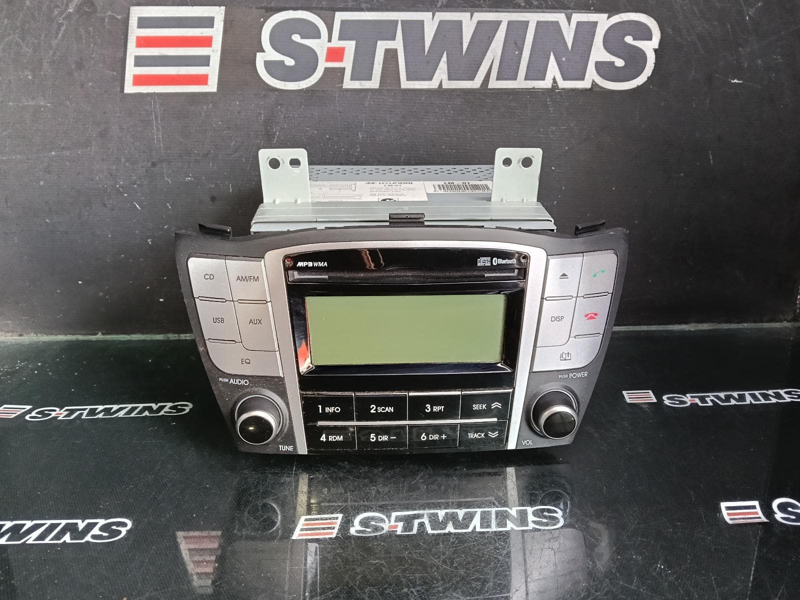 Used auto part listing image: 2011 HYUNDAI IX35 DISPLAY/HEAD UNIT, SINGLE DISC CD PLAYER W/ BLUETOOTH LM-01 TYPE, LM SERIES, 11/09-01/16 0000383268