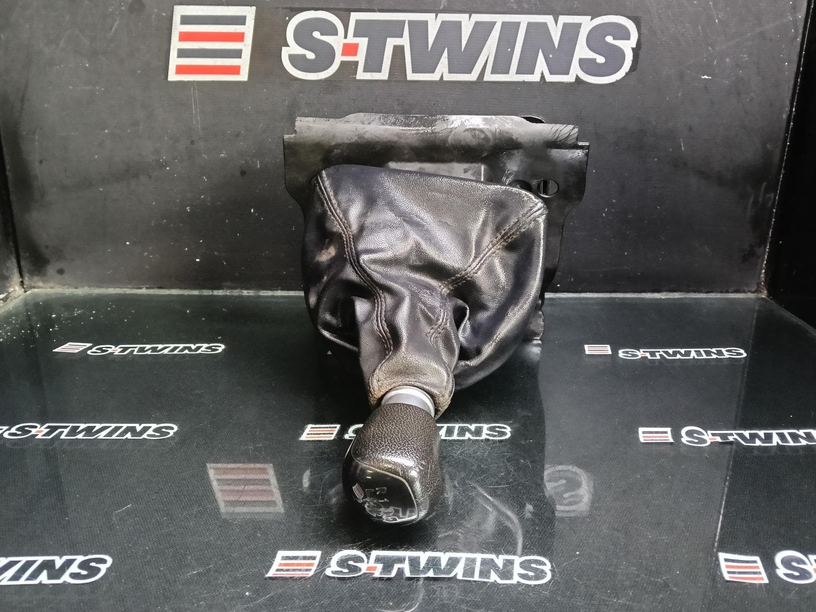 Used auto part listing image: 2017 MAZDA BT50 GEAR STICK SHIFTER GEAR SHIFTER, MANUAL T/M, SPLINE CABLE TYPE W/ SPLINE TYPE TRANS, UR, 09/15-06/20 0000383249