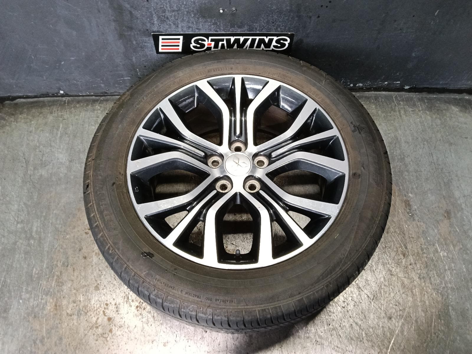 Used auto part listing image: 2019 MITSUBISHI ASX WHEEL MAG FACTORY, 18X7IN, W/ DARK ACCENTS, XB-XD, 05/14-05/19 0000384887