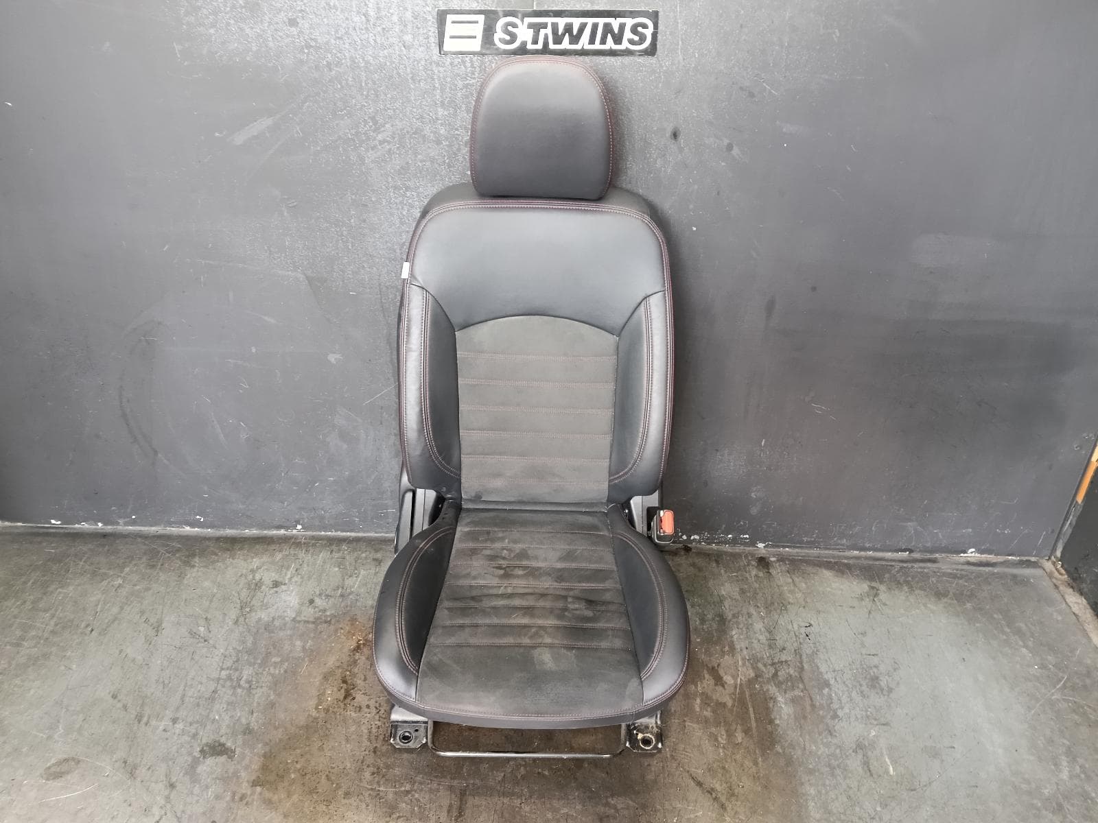 Used auto part listing image: 2019 MITSUBISHI ASX FRONT SEAT RH FRONT, XA-XC, LEATHER, POWER TYPE, 05/10-05/19 0000384622