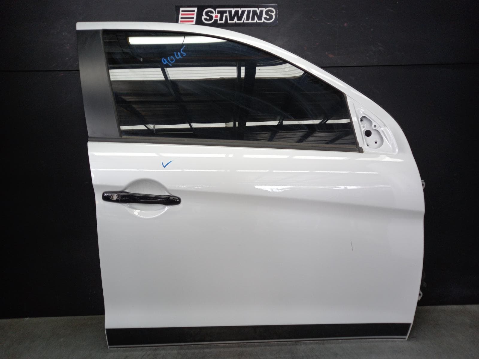 Used auto part listing image: 2023 MITSUBISHI ASX RIGHT FRONT DOOR XC-XD, 07/18- 0000351201