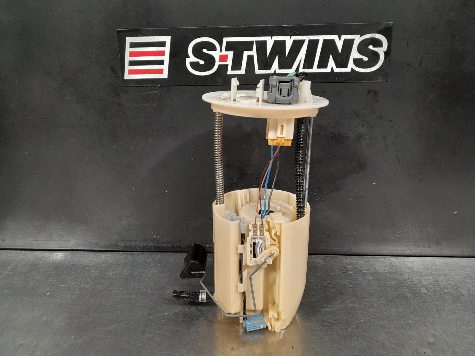 Used auto part listing image: 2010 MITSUBISHI ASX FUEL PUMP PETROL, 2.0, AWD, XA, 05/10-06/12 0000303353
