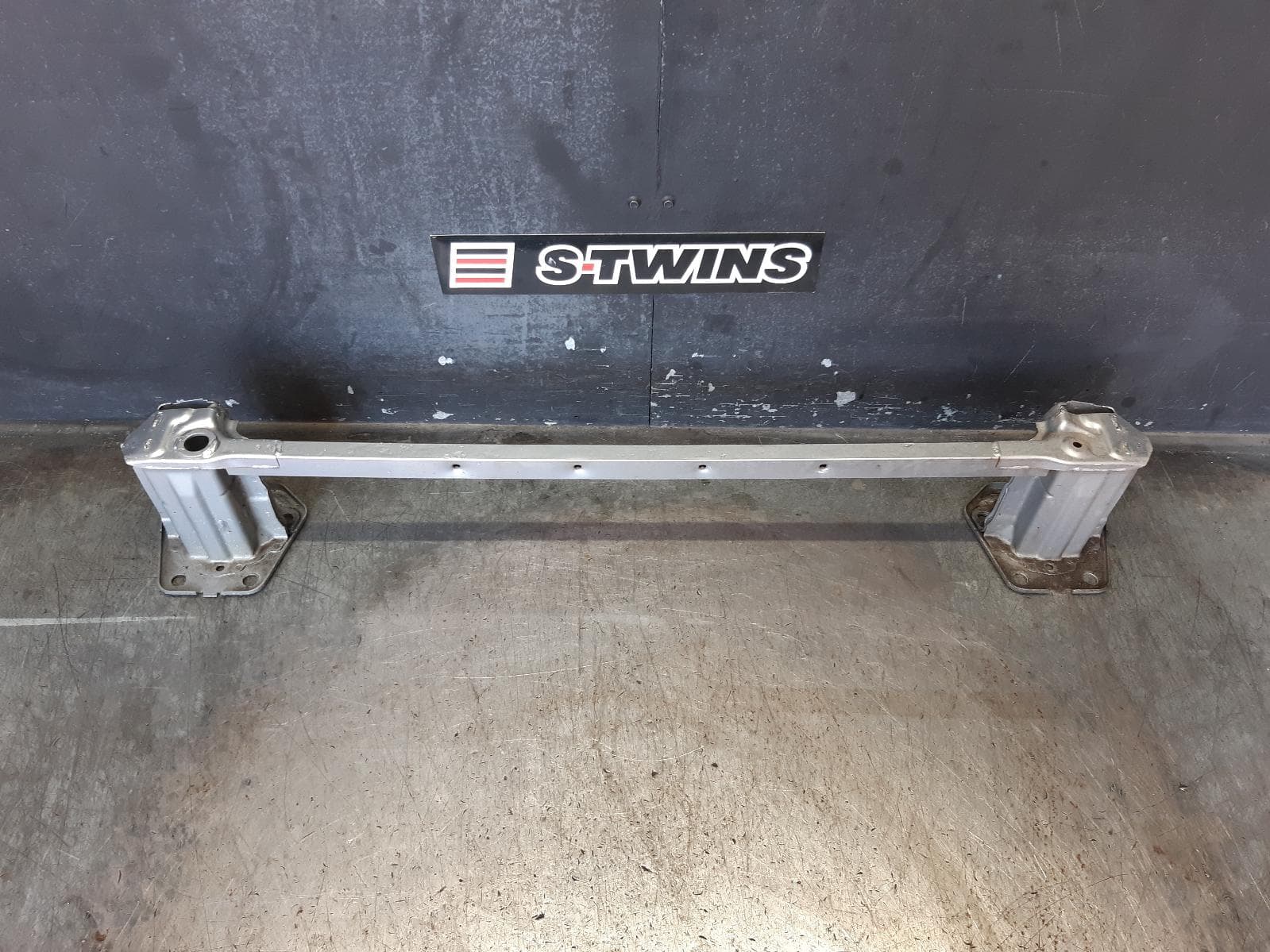 Used auto part listing image: 2014 SUBARU OUTBACK R BAR BRACKET REINFO MAIN REINFORCEMENT, 5TH GEN, 05/09-11/14 0000354353