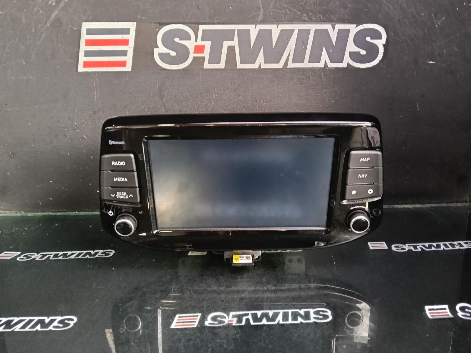 Used auto part listing image: 2018 HYUNDAI I30 HEAD UNIT, W/ DISPLAY UNIT, 8IN TOUCHSCREEN, W/ SAT NAV/PREMIUM AUDIO TYPE, PD, HATCH/FASTBACK (CZECH TMAH VIN), 03/17-02/21 0000384649